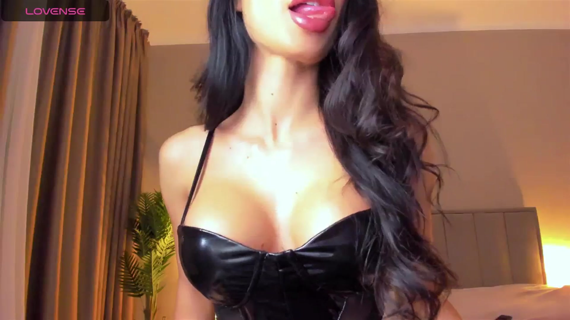 Gallery image thumbnail from QueenANNYA's myfreecams stream on, 03/27/2024, 18:43 image 7 of 20