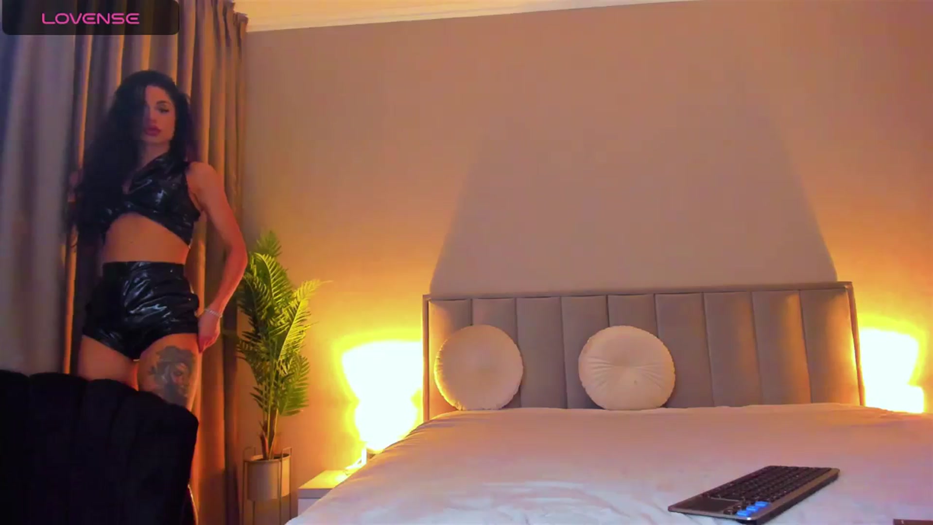 Gallery image thumbnail from QueenANNYA's myfreecams stream on, 04/02/2024, 17:36 image 4 of 20
