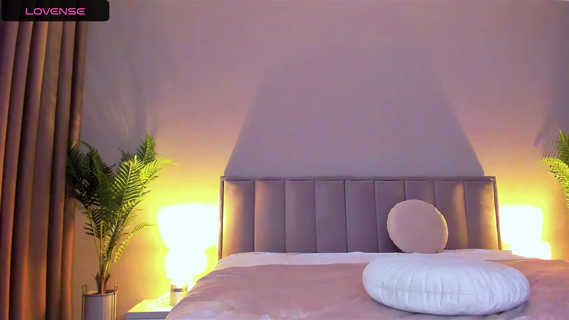 Gallery image thumbnail from QueenANNYA's myfreecams stream on, 04/12/2024, 13:28 image 4 of 20