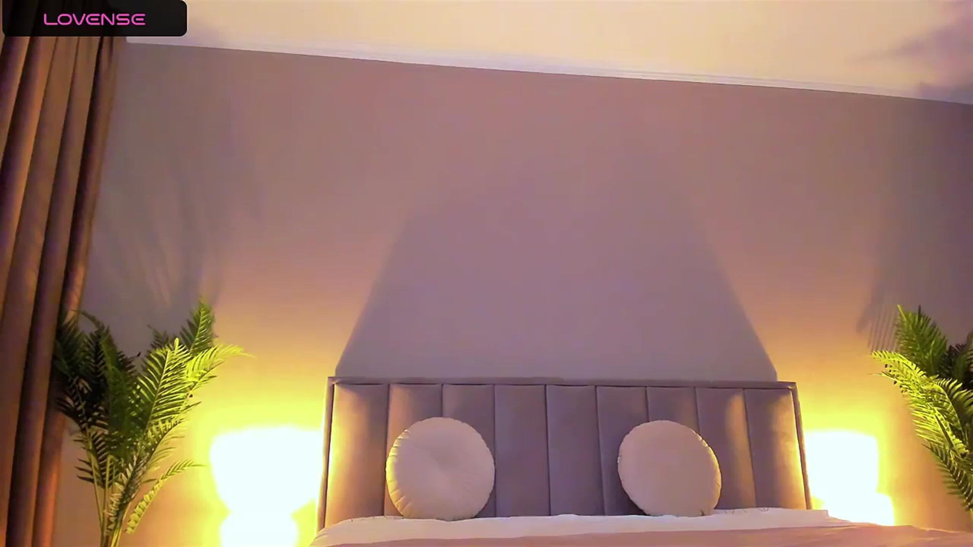 Gallery image thumbnail from QueenANNYA's myfreecams stream on, 04/12/2024, 13:28 image 17 of 20