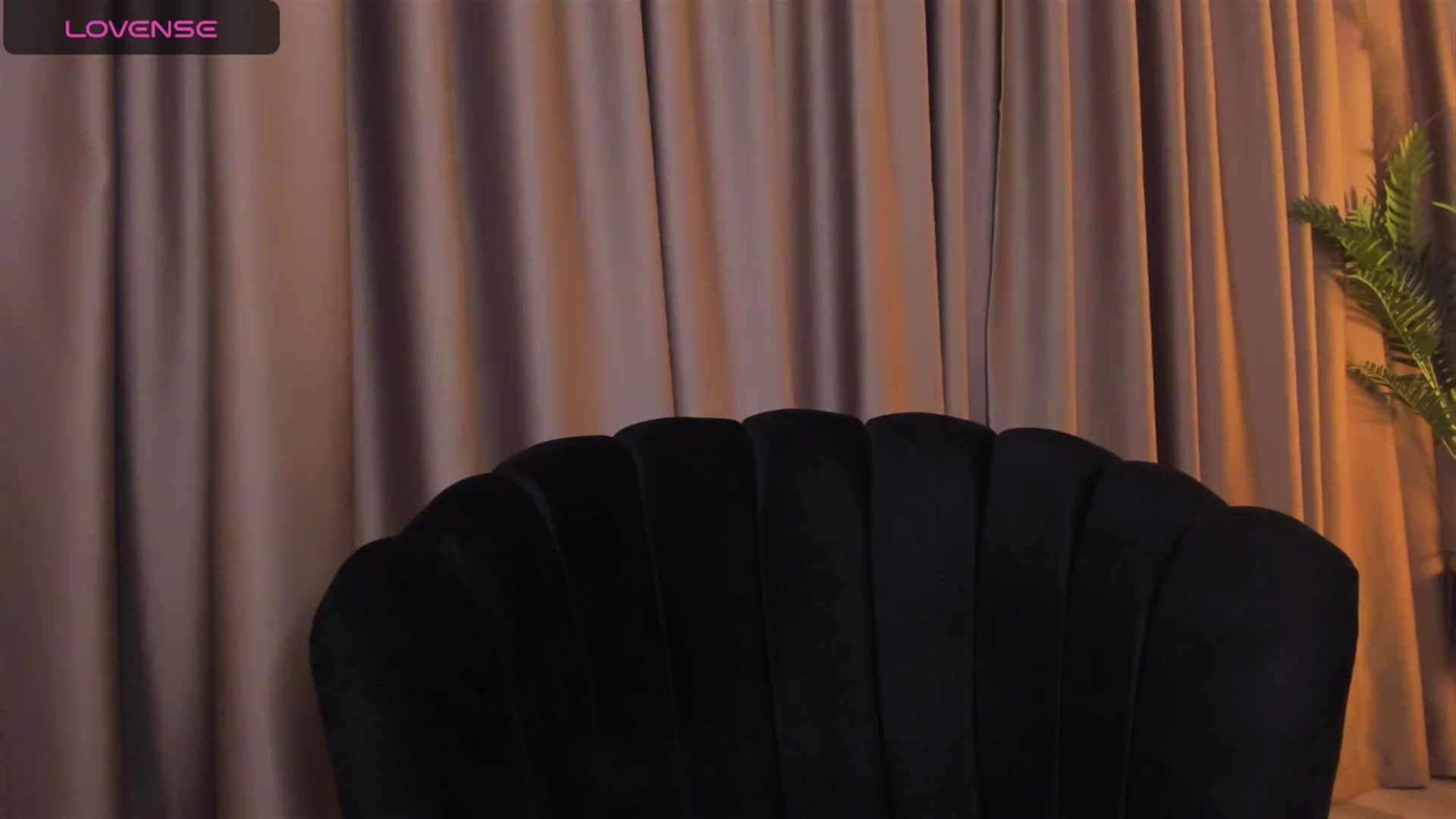Gallery image thumbnail from QueenANNYA's myfreecams stream on, 04/16/2024, 17:57 image 12 of 20
