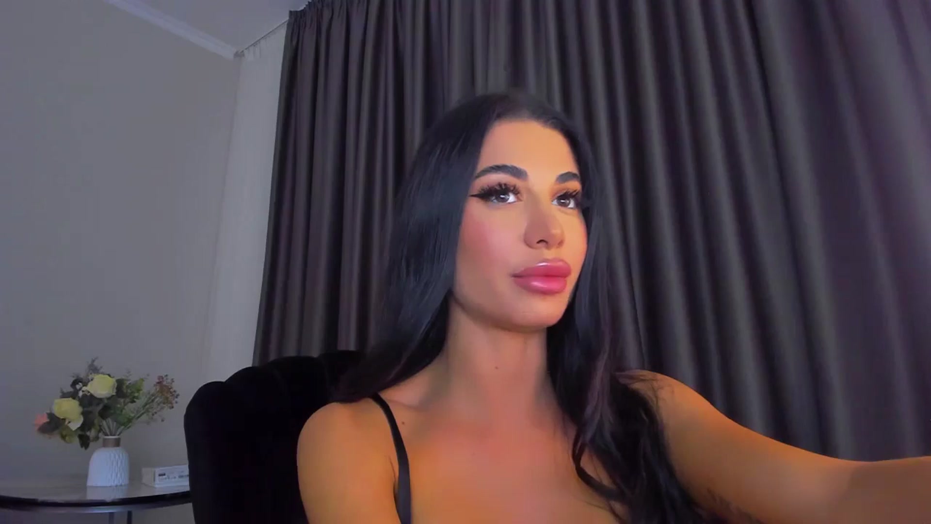 Gallery image thumbnail from QueenANNYA's myfreecams stream on, 06/06/2024, 16:49 image 14 of 20