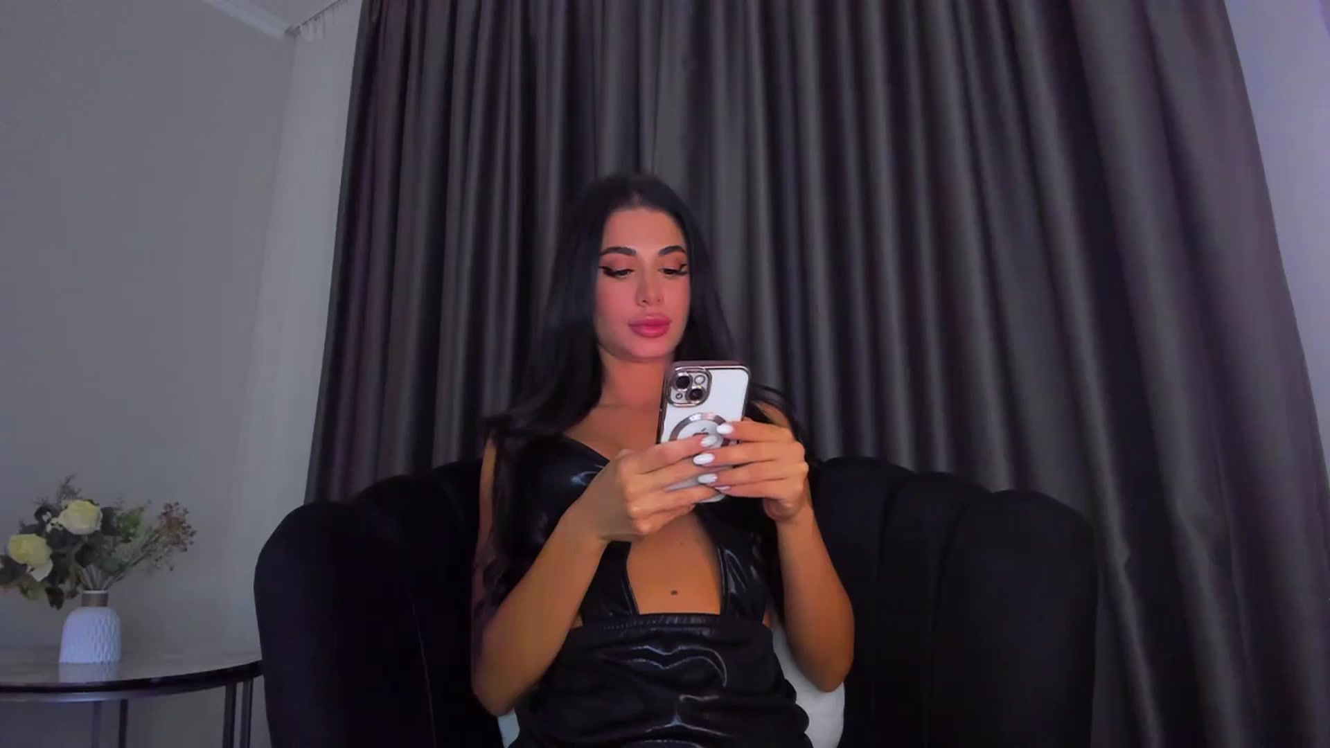 Gallery image thumbnail from QueenANNYA's myfreecams stream on, 06/06/2024, 18:05 image 14 of 20