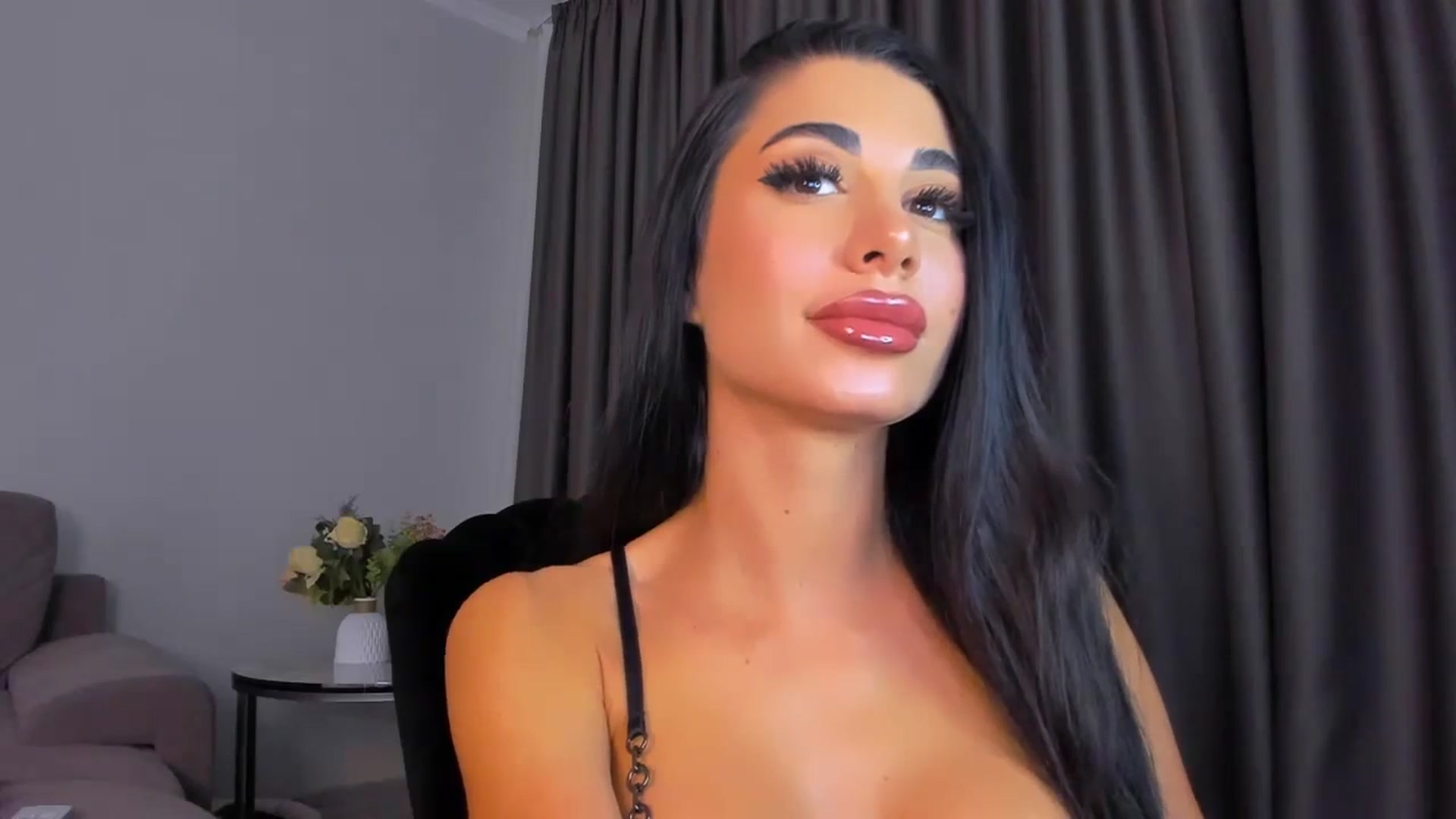 Gallery image thumbnail from QueenANNYA's myfreecams stream on, 06/07/2024, 15:54 image 5 of 20