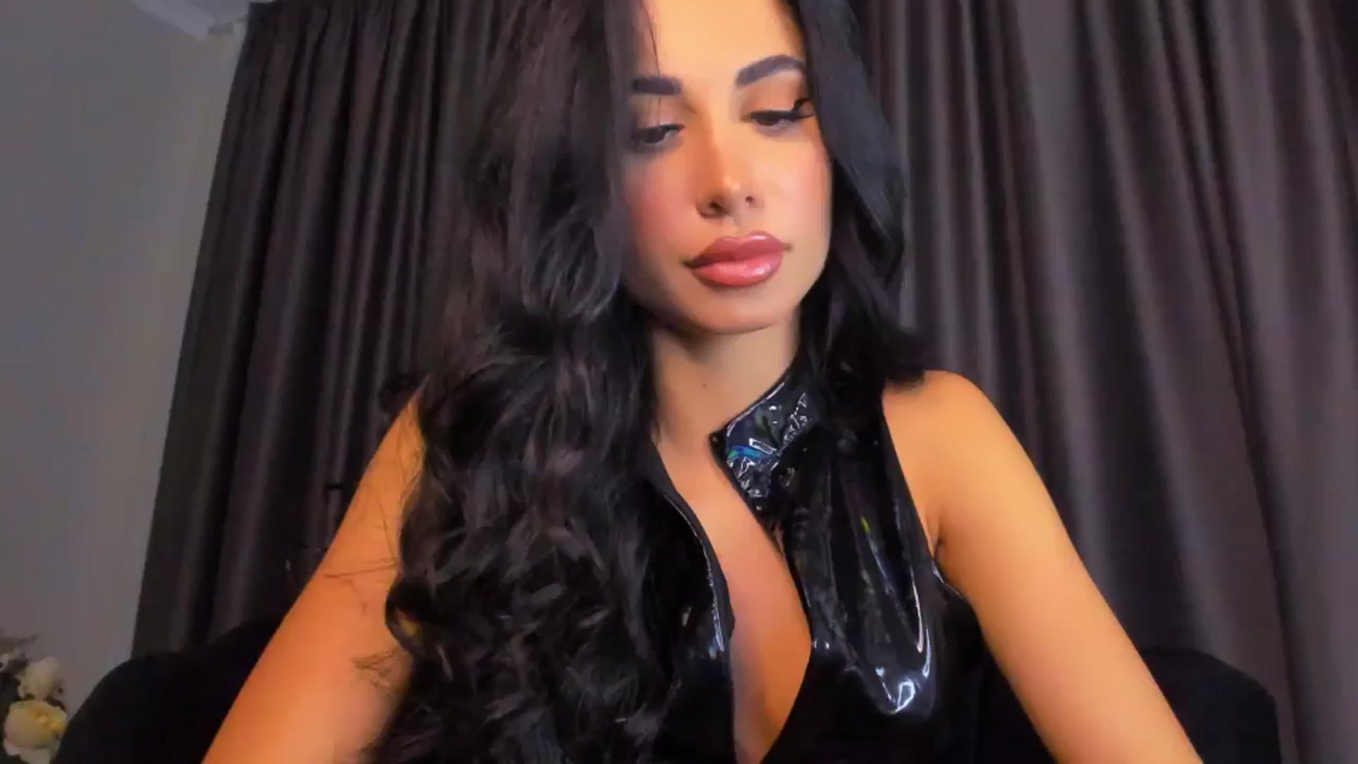 Gallery image thumbnail from QueenANNYA's myfreecams stream on, 06/10/2024, 16:34 image 1 of 20