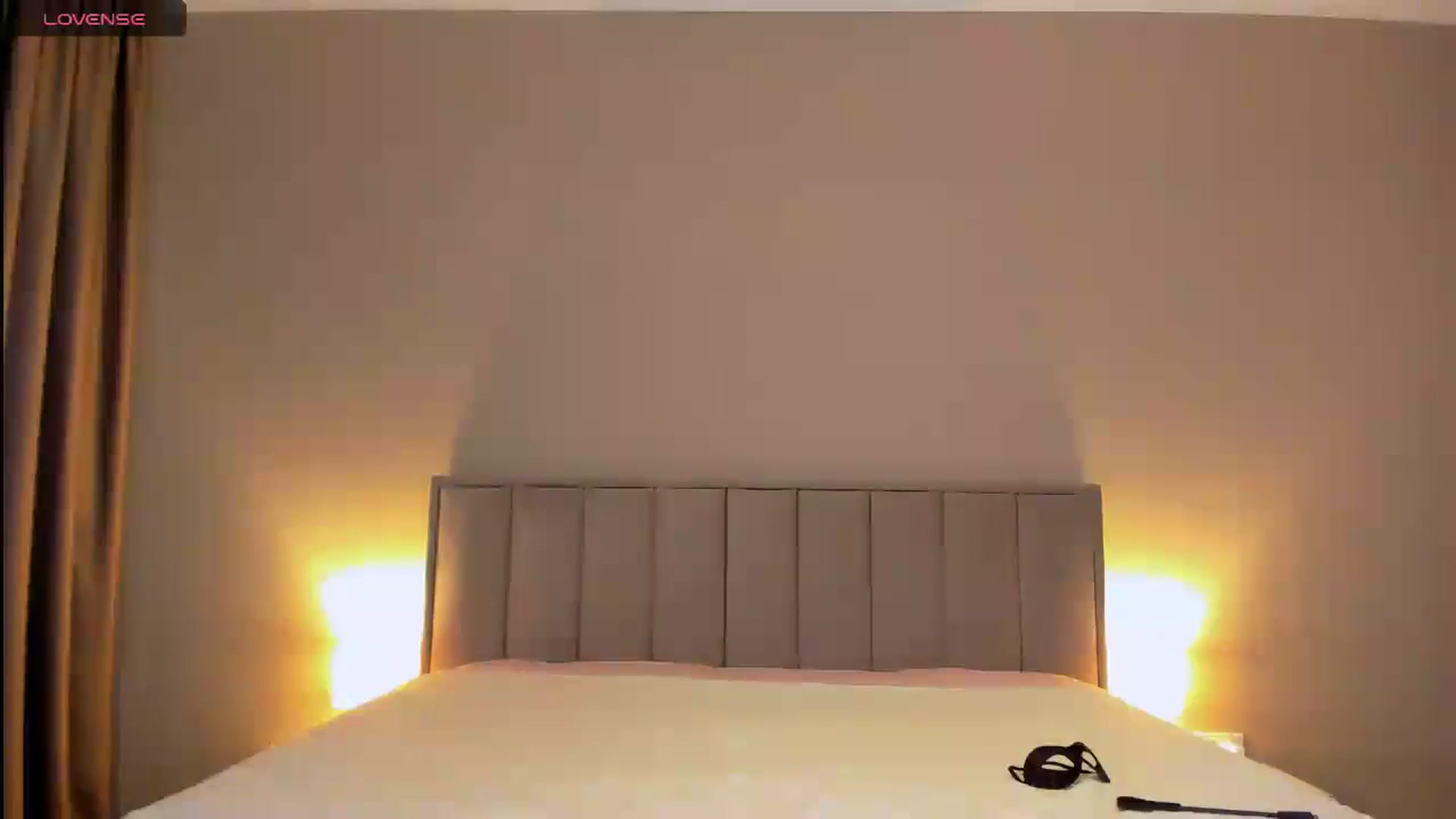 Gallery image thumbnail from QueenANNYA's myfreecams stream on, 06/16/2024, 18:33 image 16 of 20