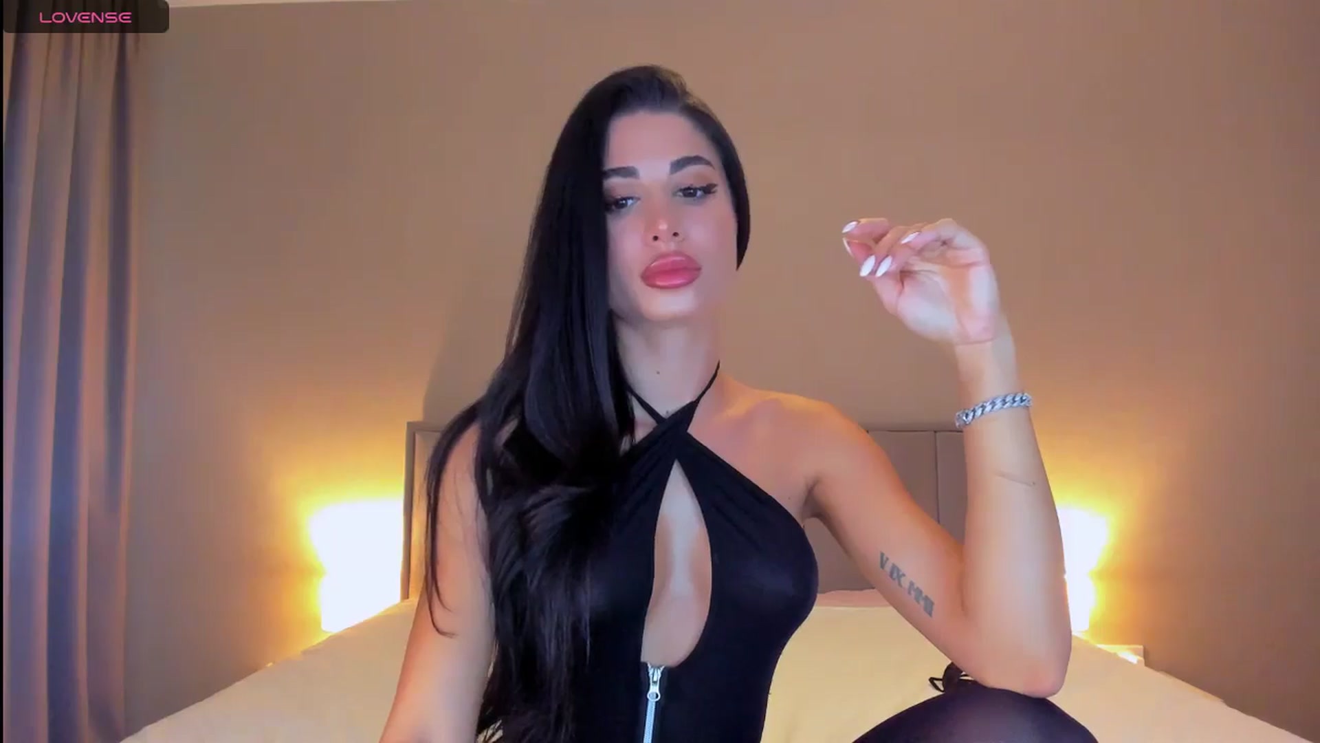 Gallery image thumbnail from QueenANNYA's myfreecams stream on, 06/16/2024, 19:23 image 16 of 20