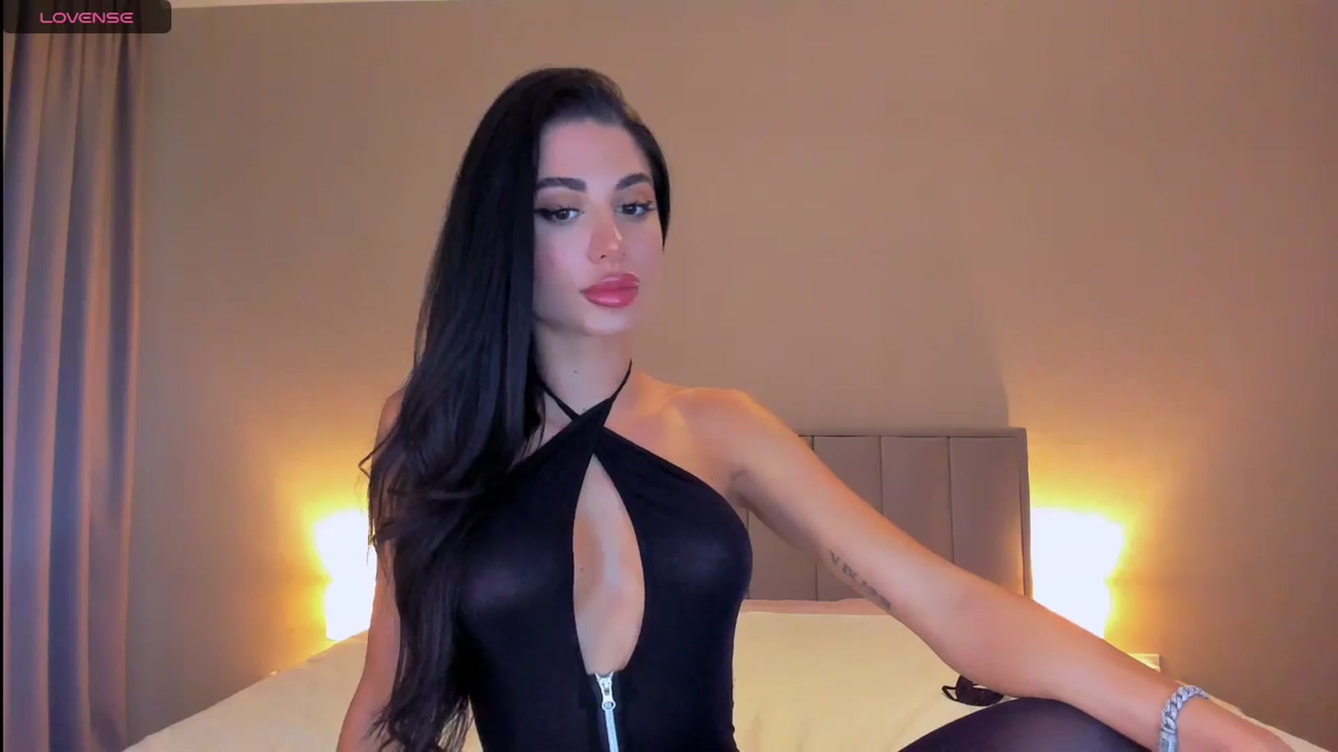 Gallery image thumbnail from QueenANNYA's myfreecams stream on, 06/16/2024, 19:23 image 17 of 20