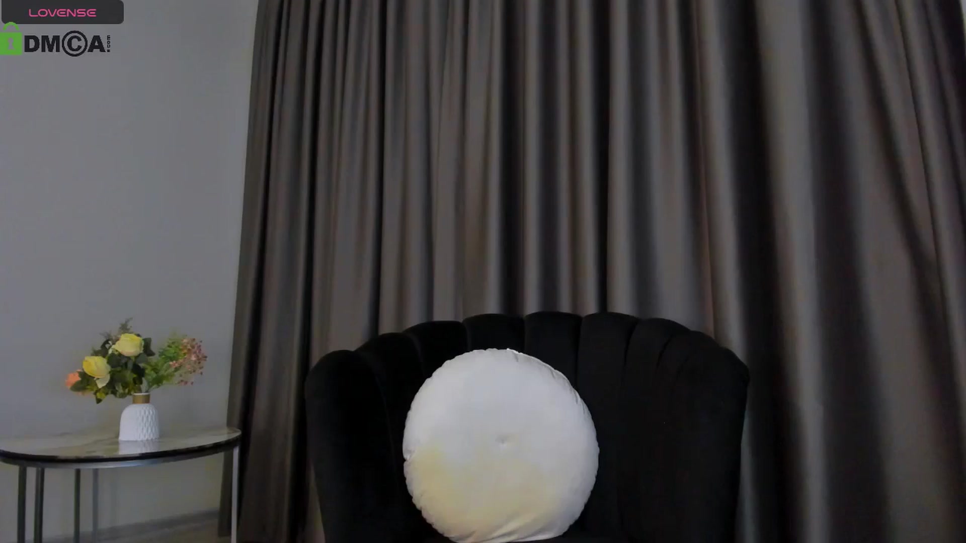 Gallery image thumbnail from QueenANNYA's myfreecams stream on, 06/24/2024, 19:46 image 12 of 20