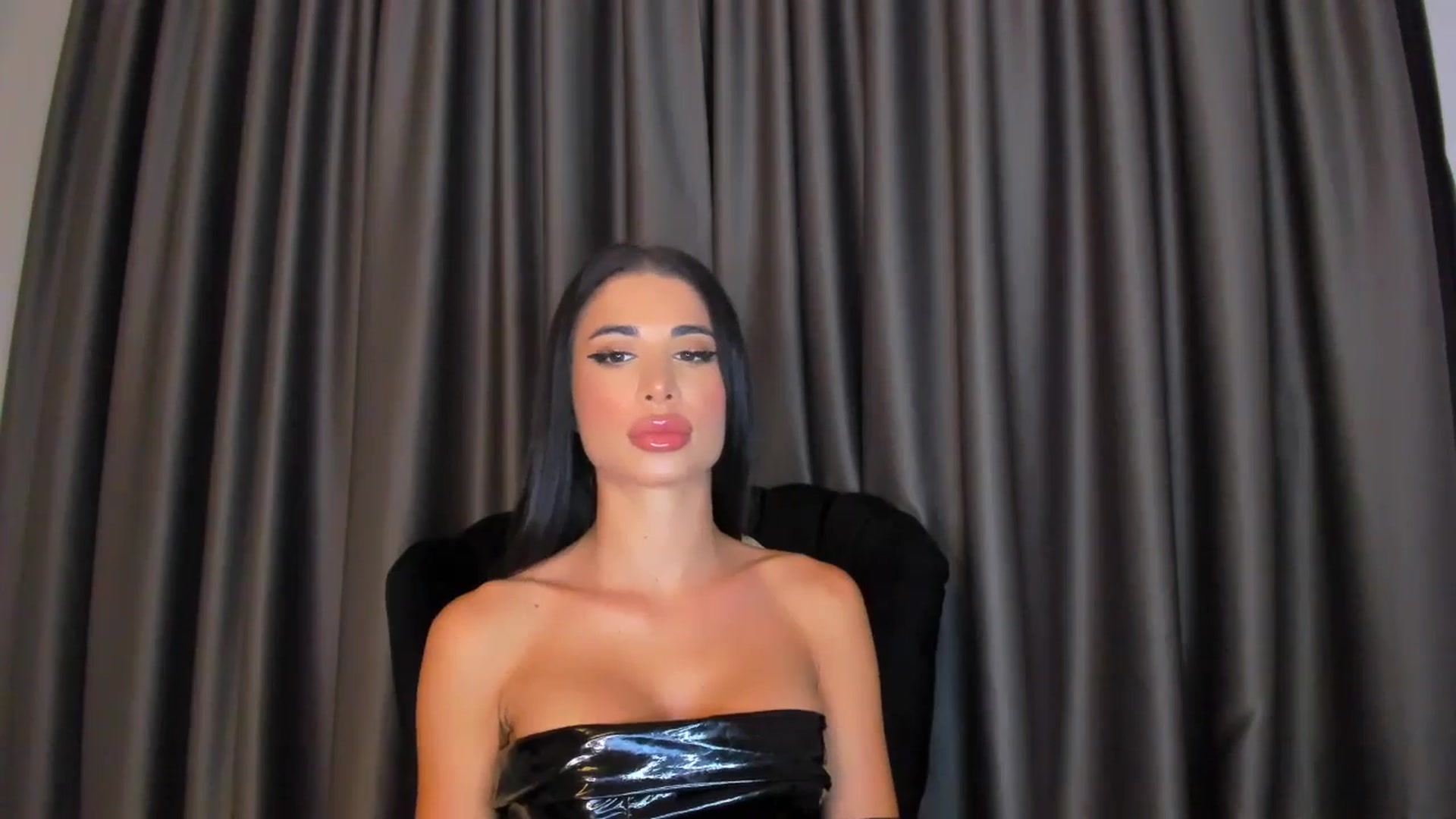 Gallery image thumbnail from QueenANNYA's myfreecams stream on, 07/15/2024, 15:45 image 4 of 20