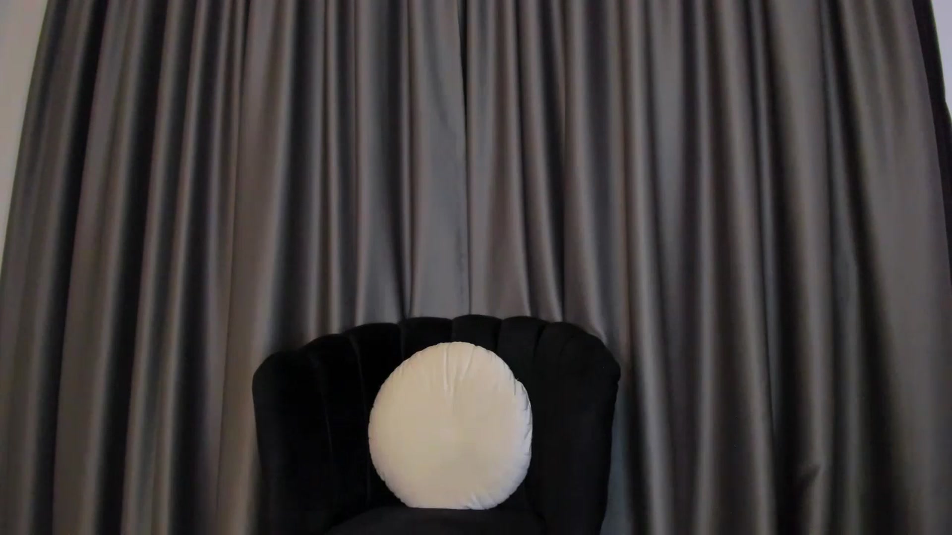 Gallery image thumbnail from QueenANNYA's myfreecams stream on, 07/15/2024, 15:45 image 5 of 20