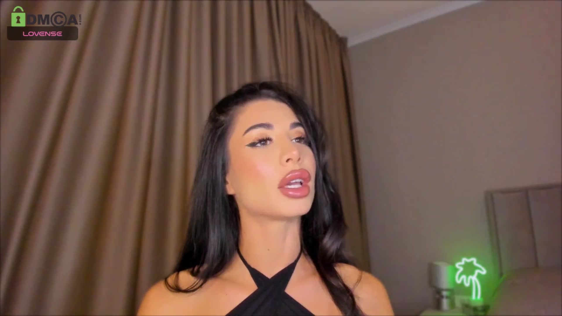 Gallery image thumbnail from QueenANNYA's myfreecams stream on, 10/17/2024, 16:01 image 15 of 20
