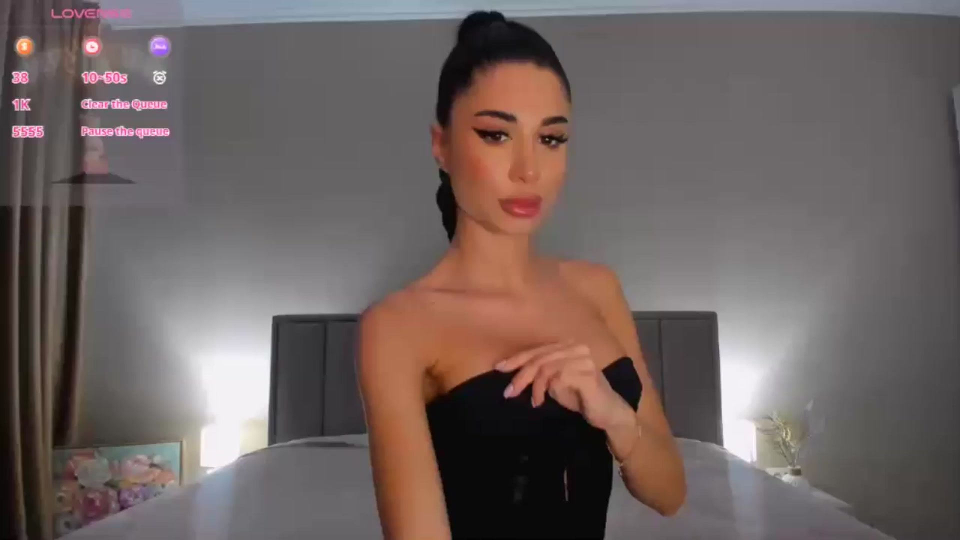 Gallery image thumbnail from QueenANNYA's myfreecams stream on, 01/06/2025, 19:05 image 7 of 20