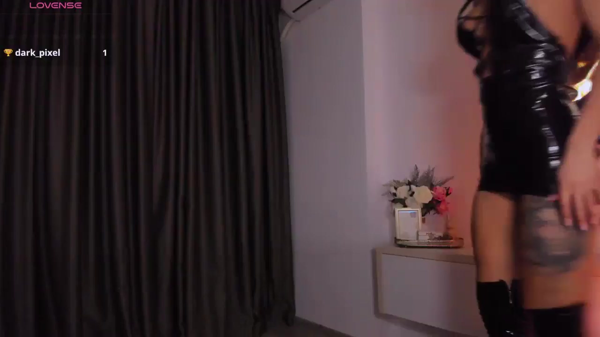 Gallery image thumbnail from QueenANNYA's myfreecams stream on, 03/19/2025, 16:17 image 1 of 20