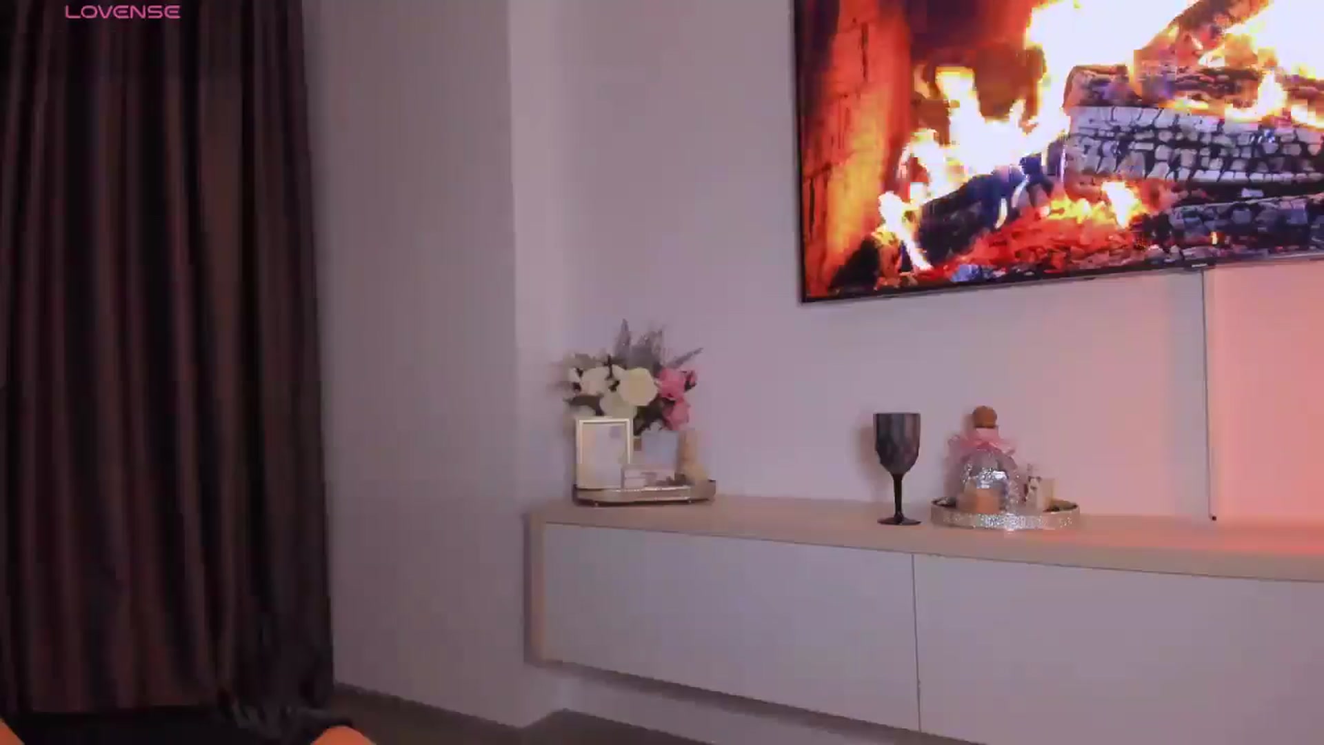 Gallery image thumbnail from QueenANNYA's myfreecams stream on, 03/19/2025, 17:06 image 12 of 20
