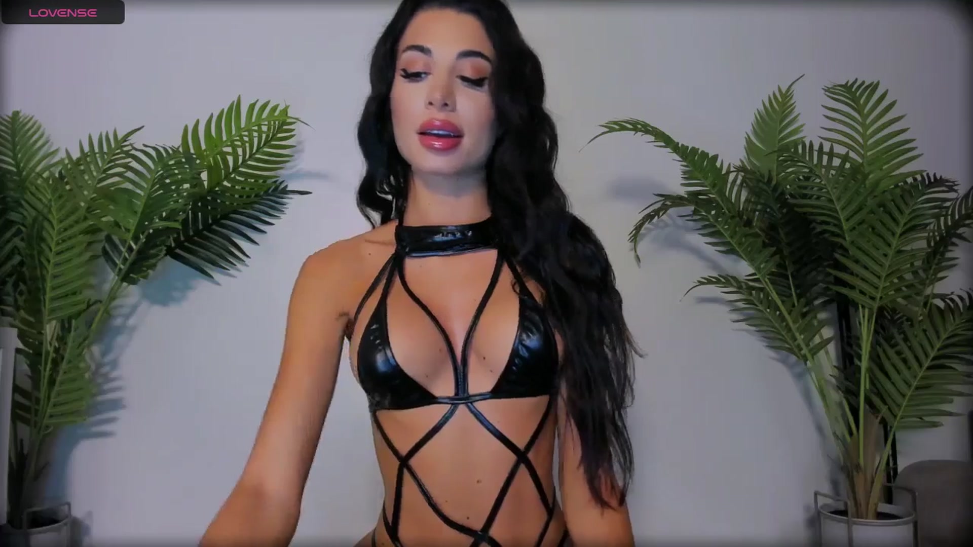 Gallery image thumbnail from QueenANNYA's myfreecams stream on, 06/16/2025, 16:41 image 2 of 20