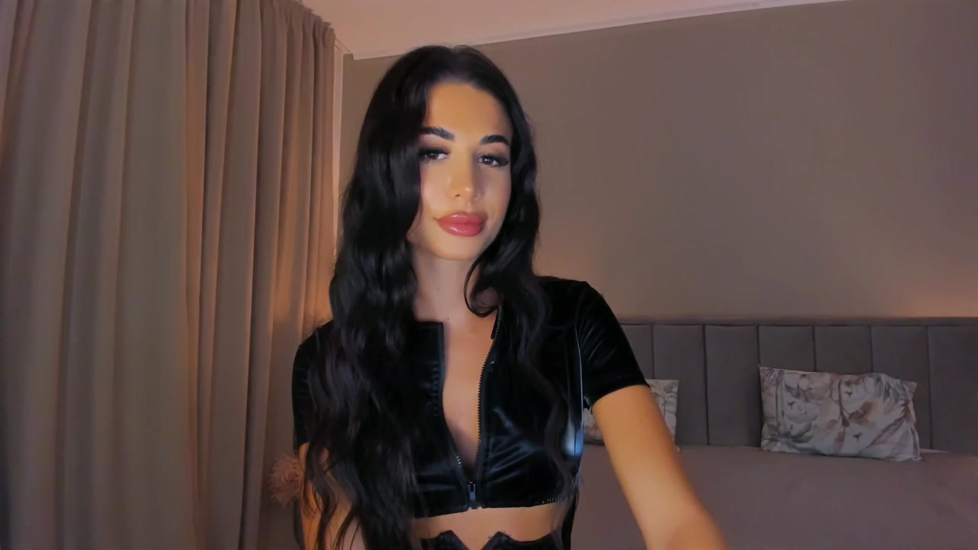 Gallery image thumbnail from QueenANNYA's myfreecams stream on, 08/25/2025, 17:06 image 18 of 20