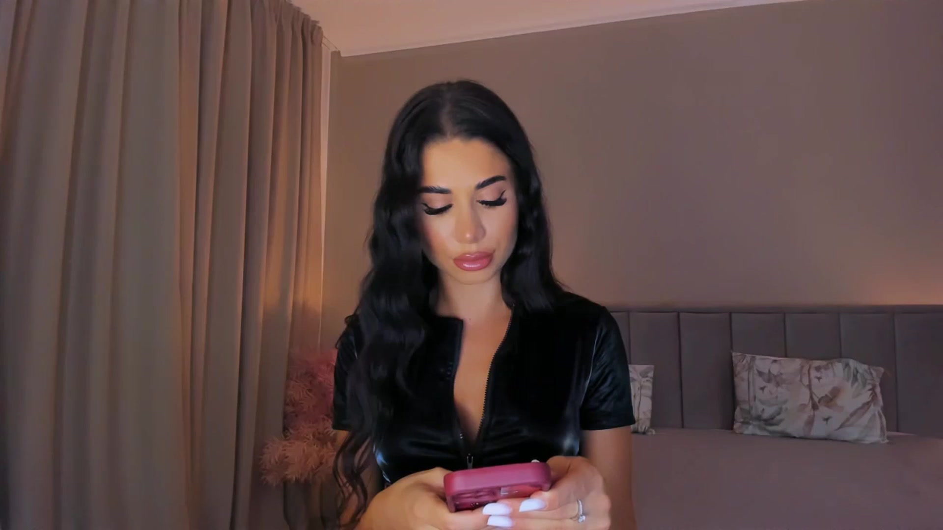 Gallery image thumbnail from QueenANNYA's myfreecams stream on, 08/25/2025, 17:06 image 11 of 20