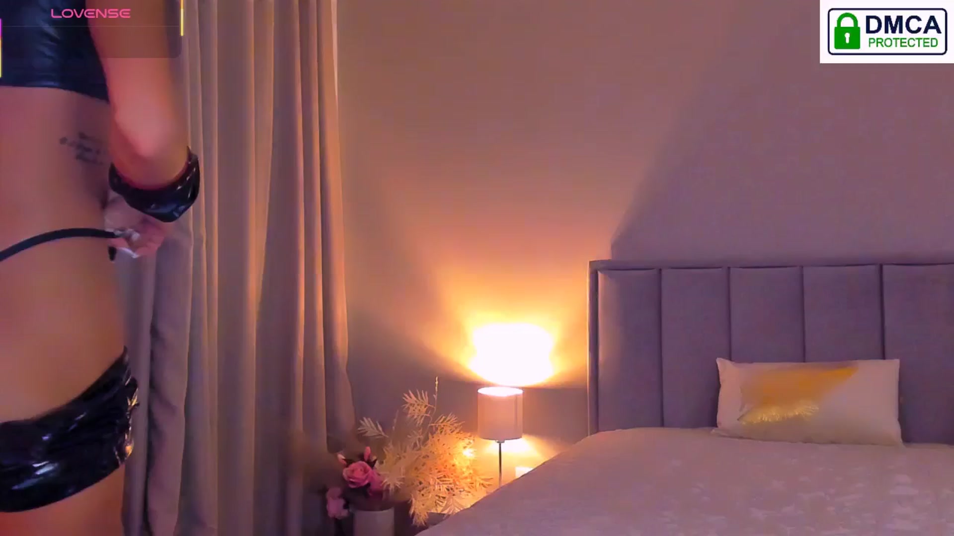 Gallery image thumbnail from QueenANNYA's myfreecams stream on, 10/31/2025, 19:55 image 17 of 20