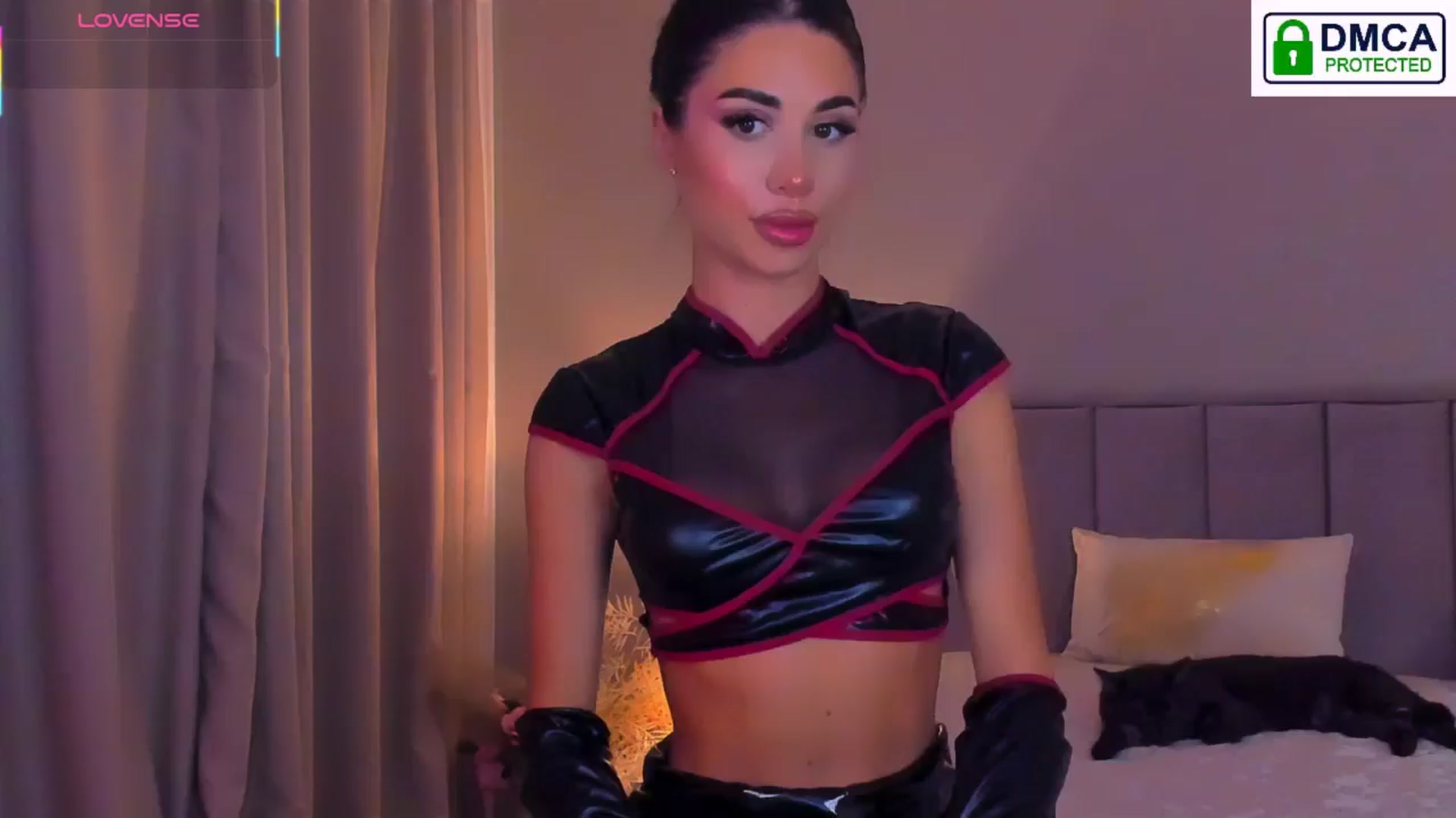 Gallery image thumbnail from QueenANNYA's myfreecams stream on, 10/31/2025, 21:11 image 3 of 20