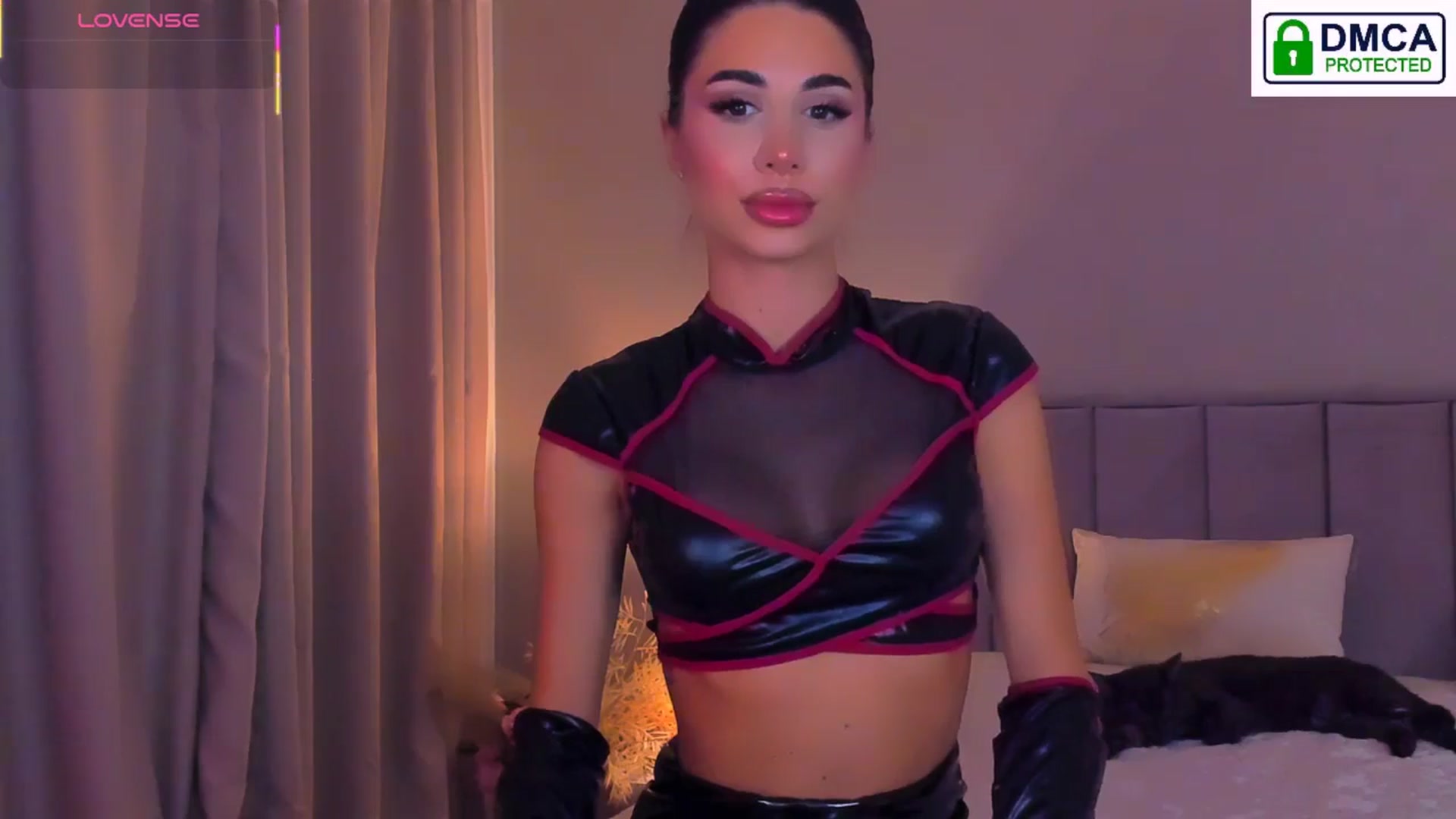 Gallery image thumbnail from QueenANNYA's myfreecams stream on, 10/31/2025, 21:11 image 6 of 20