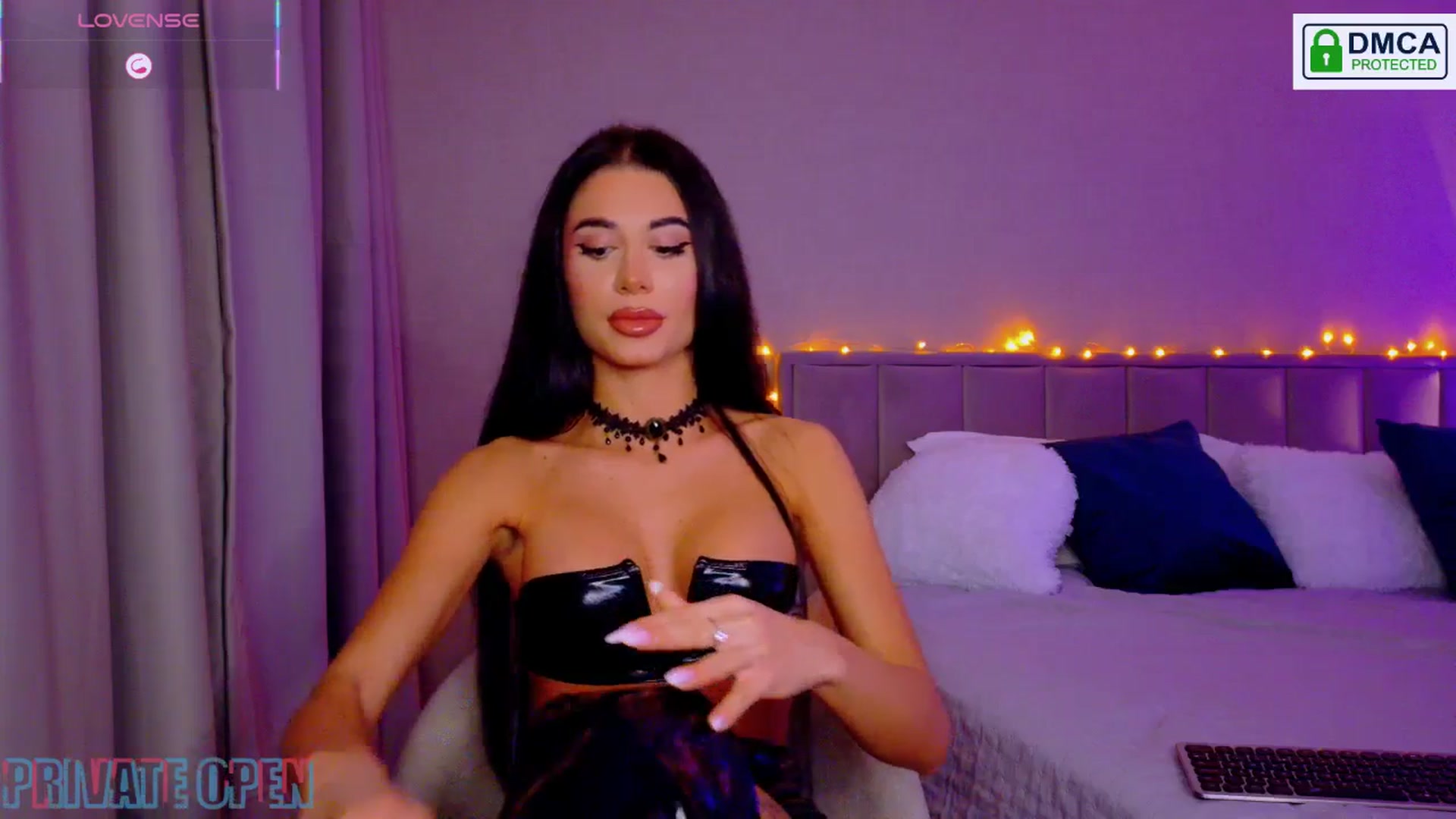 Gallery image thumbnail from QueenANNYA's myfreecams stream on, 12/15/2025, 17:19 image 3 of 20