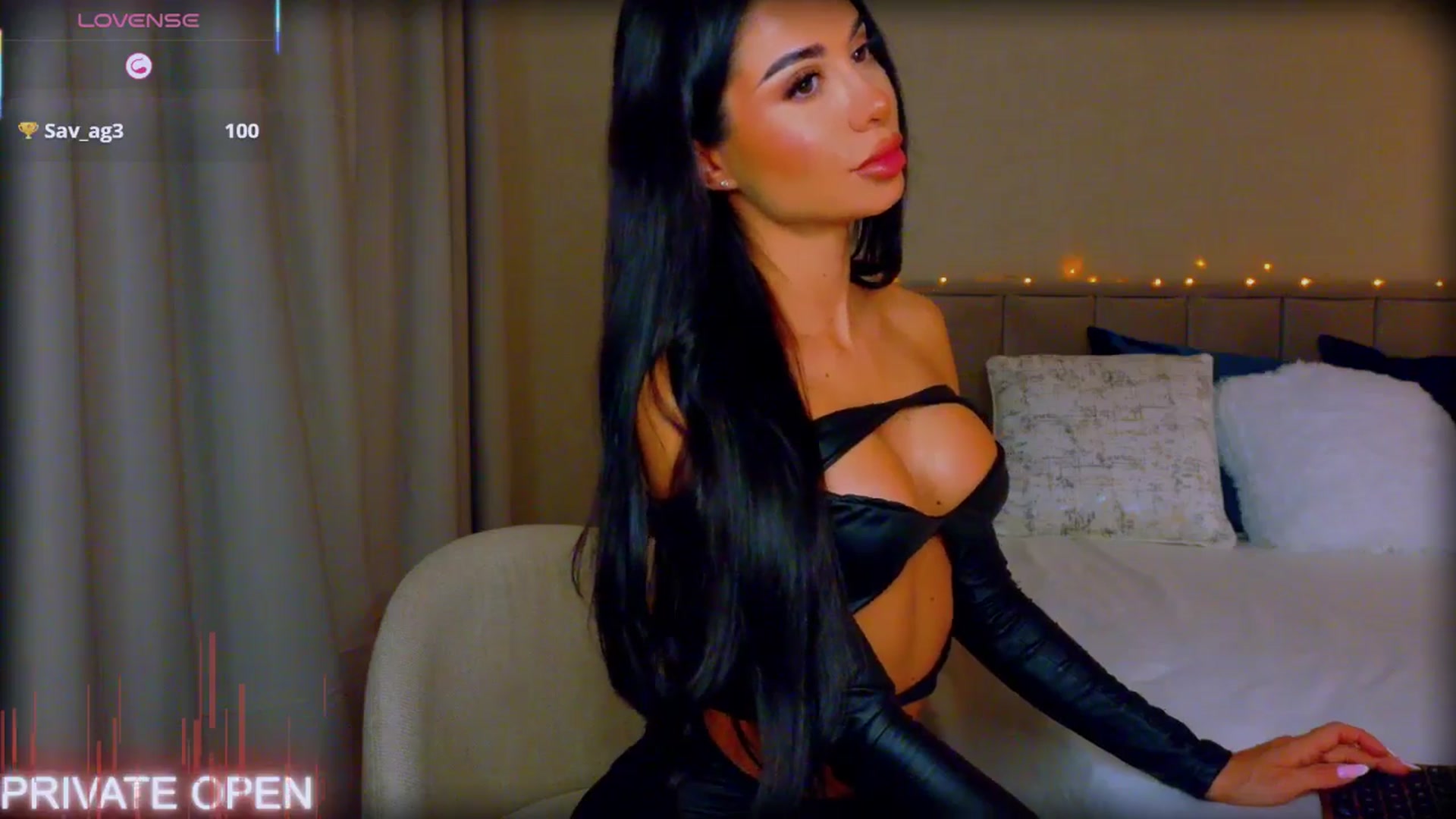 Gallery image thumbnail from QueenANNYA's myfreecams stream on, 12/19/2025, 17:30 image 19 of 20