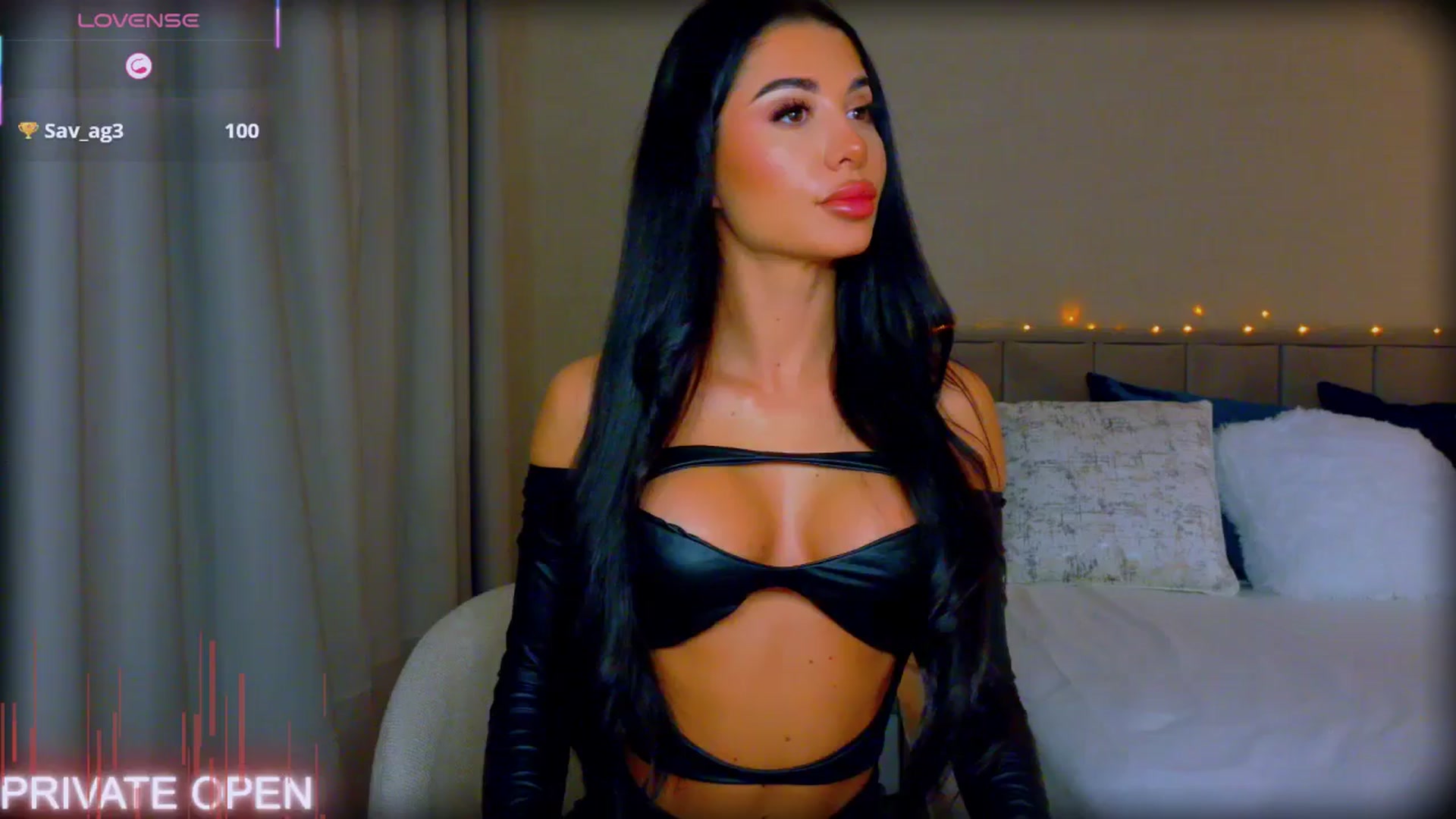 Gallery image thumbnail from QueenANNYA's myfreecams stream on, 12/19/2025, 17:48 image 1 of 20