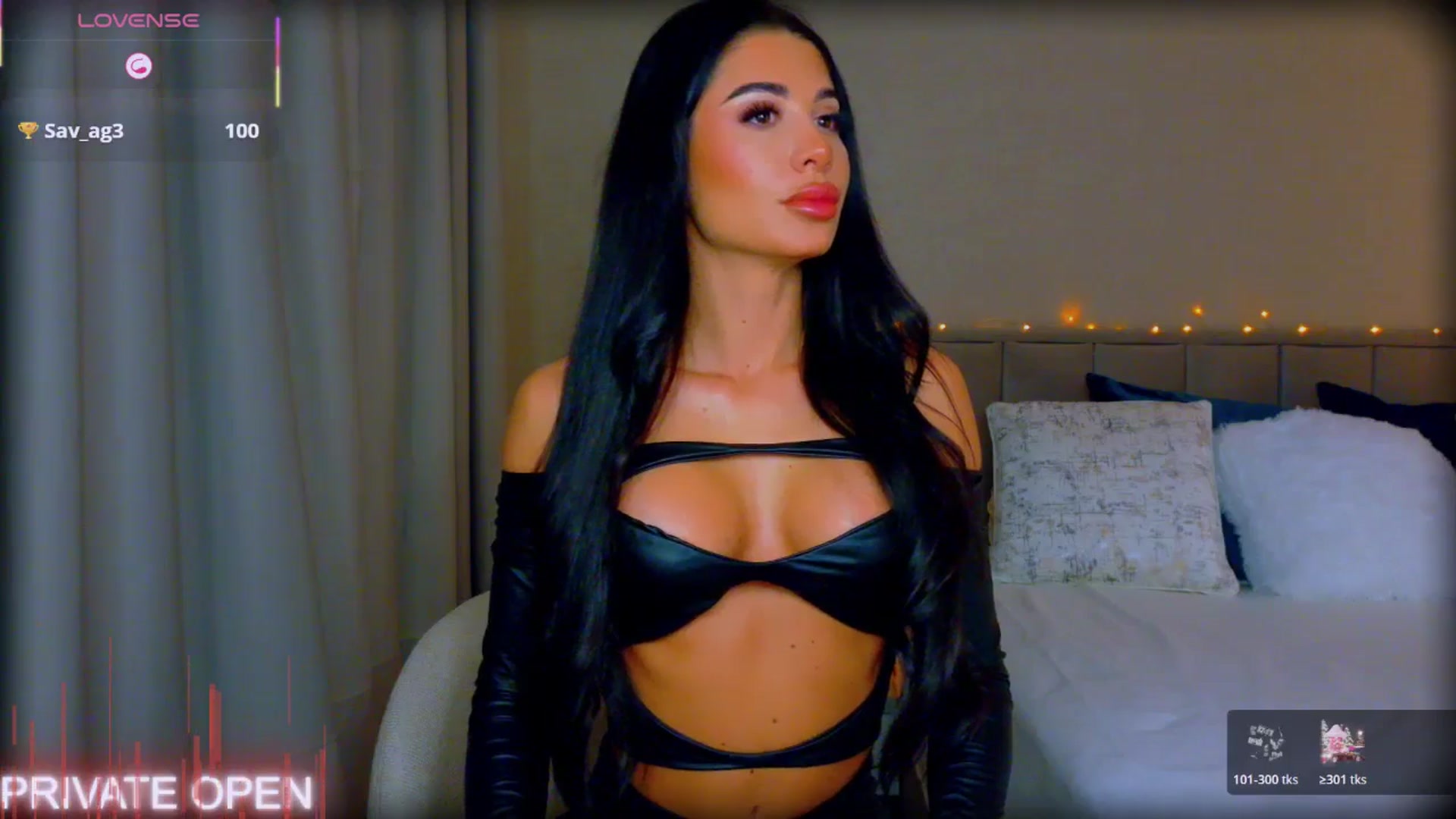 Gallery image thumbnail from QueenANNYA's myfreecams stream on, 12/19/2025, 17:48 image 2 of 20