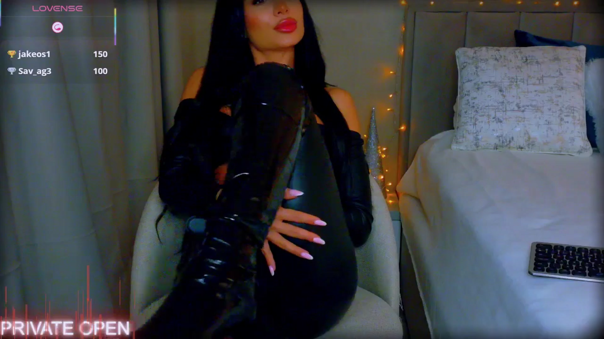 Gallery image thumbnail from QueenANNYA's myfreecams stream on, 12/19/2025, 17:48 image 16 of 20