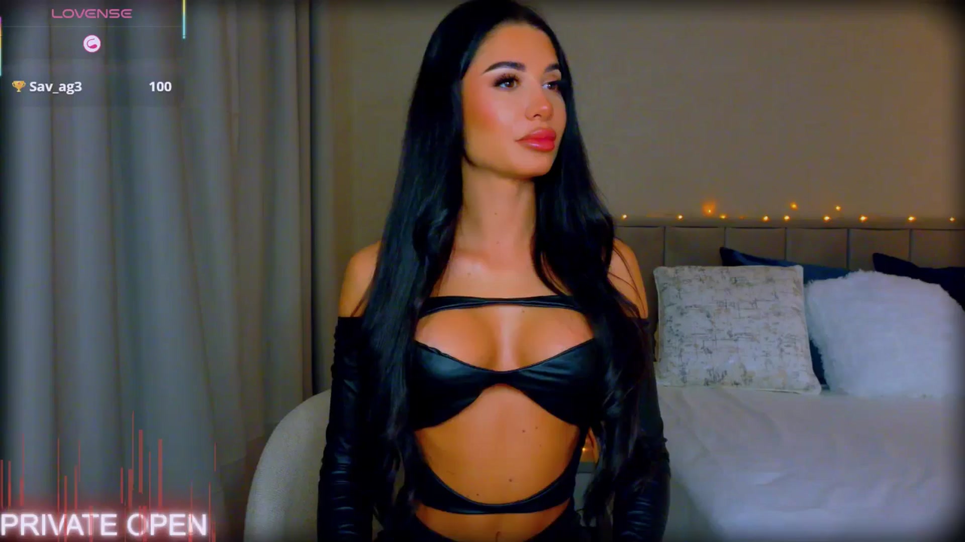 Gallery image thumbnail from QueenANNYA's myfreecams stream on, 12/19/2025, 17:48 image 4 of 20