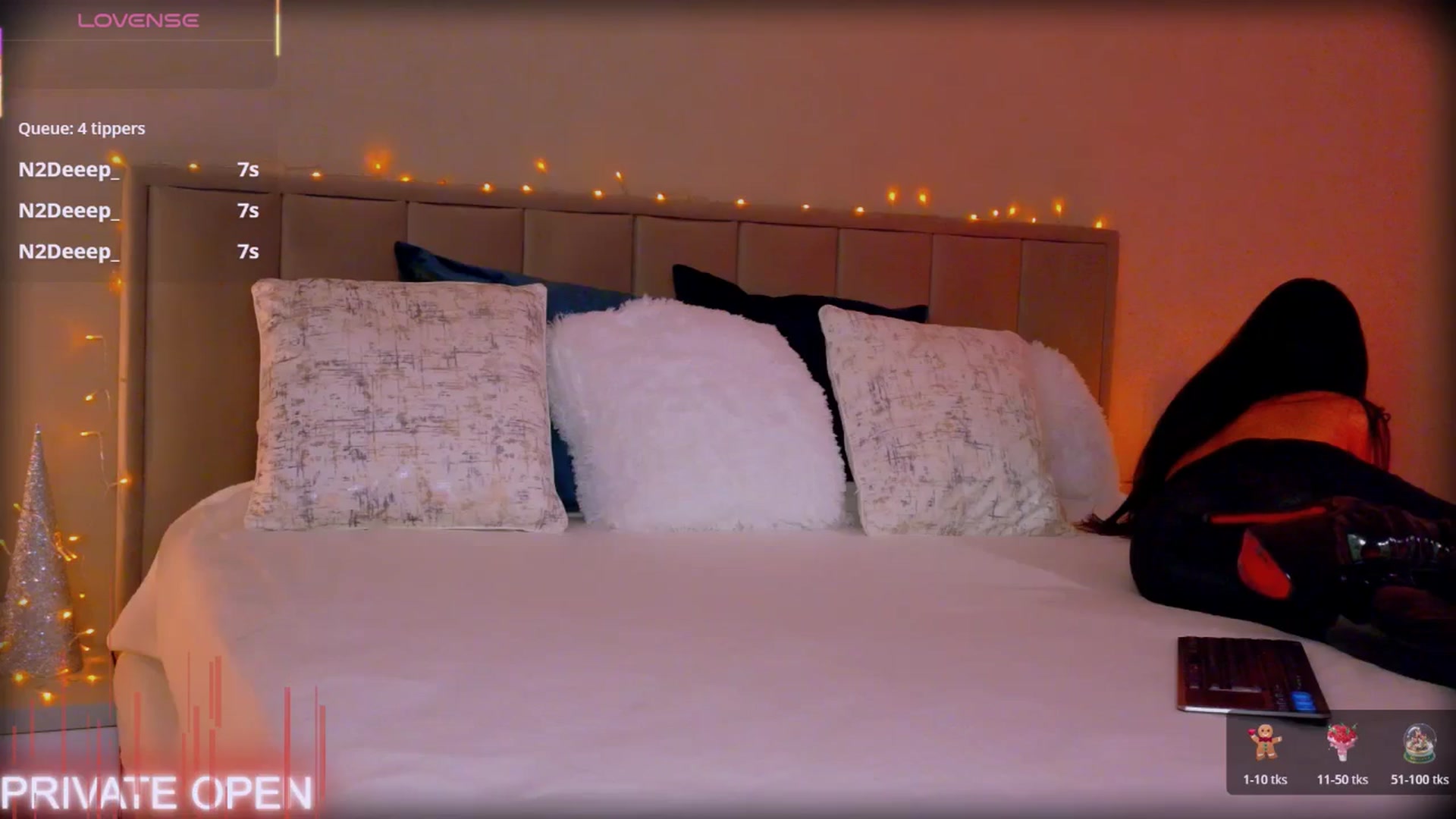 Gallery image thumbnail from QueenANNYA's myfreecams stream on, 12/19/2025, 20:26 image 3 of 20
