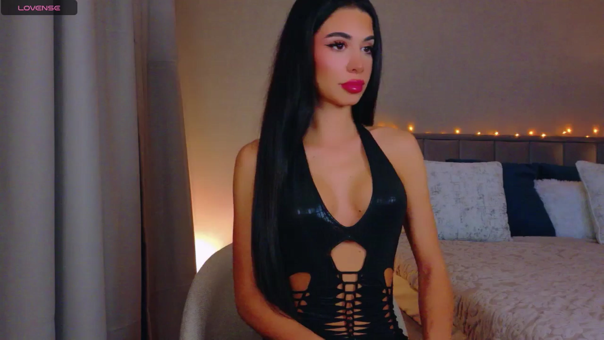 Gallery image thumbnail from QueenANNYA's myfreecams stream on, 01/04/2026, 17:09 image 5 of 20