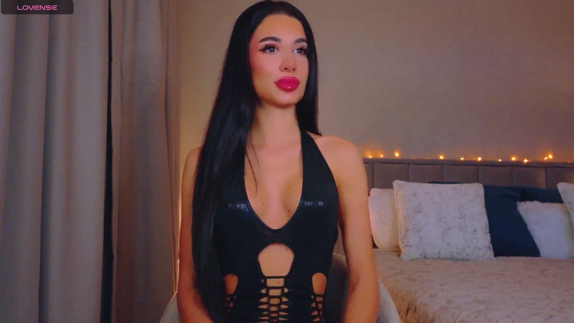 Gallery image thumbnail from QueenANNYA's myfreecams stream on, 01/04/2026, 17:38 image 8 of 20