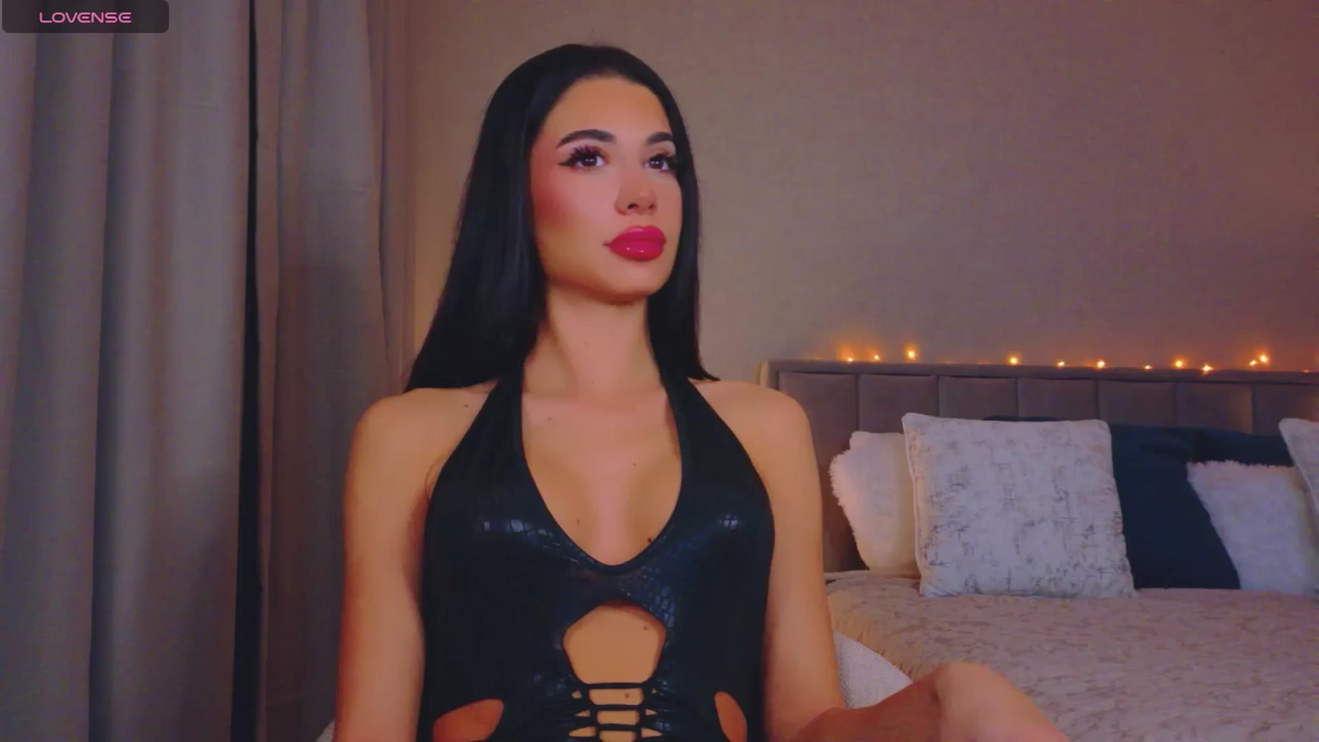 Gallery image thumbnail from QueenANNYA's myfreecams stream on, 01/04/2026, 17:38 image 1 of 20