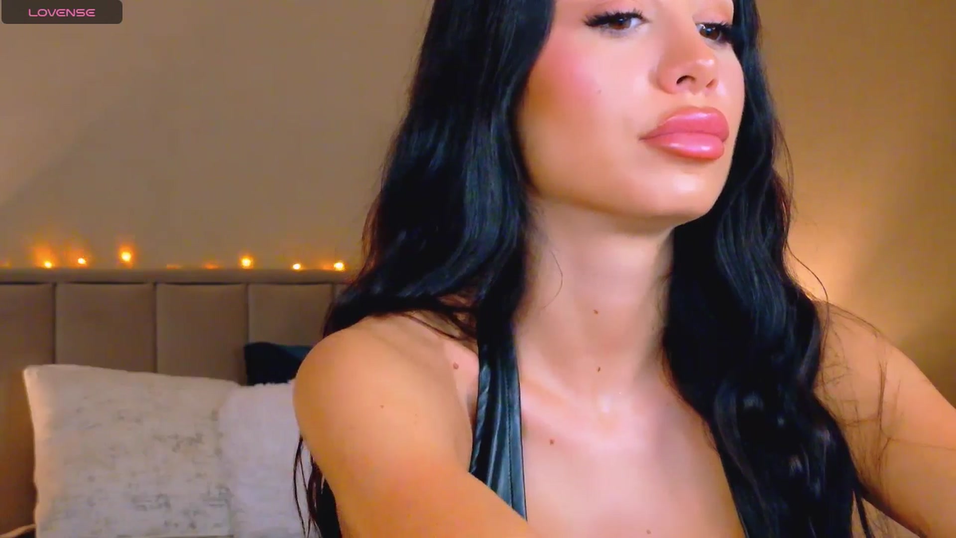 Gallery image thumbnail from QueenANNYA's myfreecams stream on, 01/05/2026, 18:57 image 16 of 20