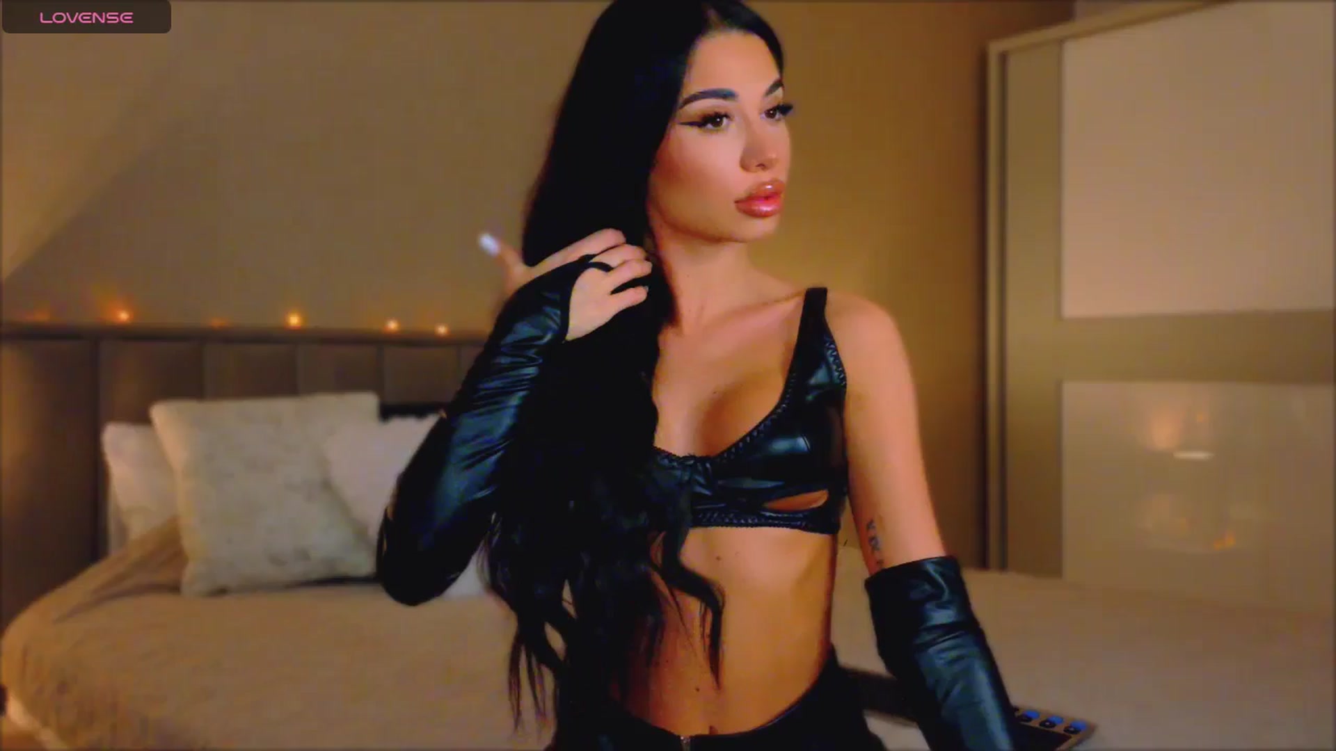 Gallery image thumbnail from QueenANNYA's myfreecams stream on, 01/10/2026, 17:12 image 4 of 20