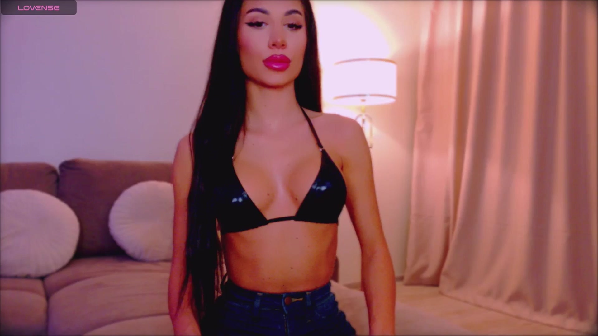 Gallery image thumbnail from QueenANNYA's myfreecams stream on, 01/28/2026, 18:16 image 7 of 20