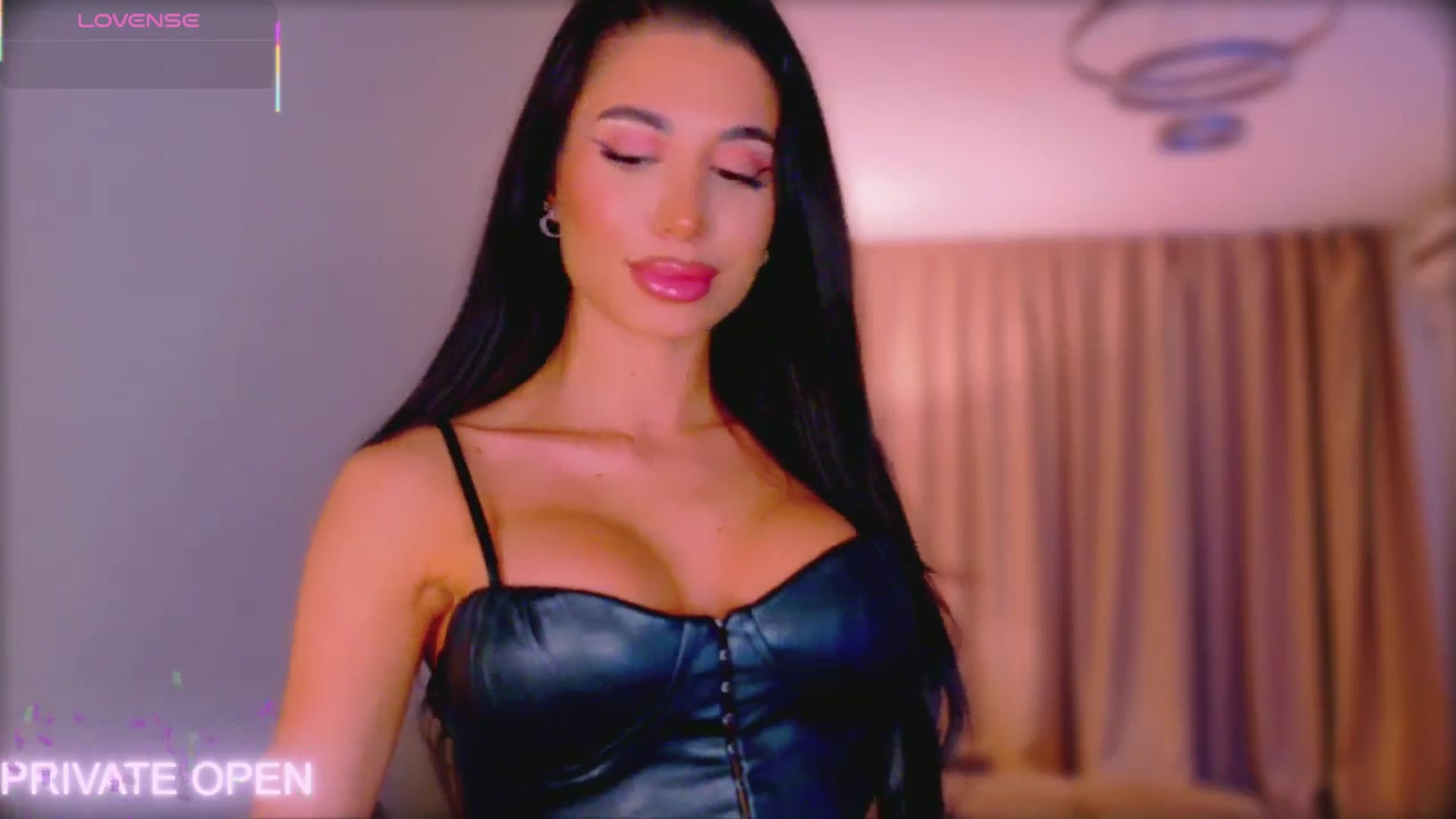 Gallery image thumbnail from QueenANNYA's myfreecams stream on, 02/01/2026, 18:53 image 8 of 20
