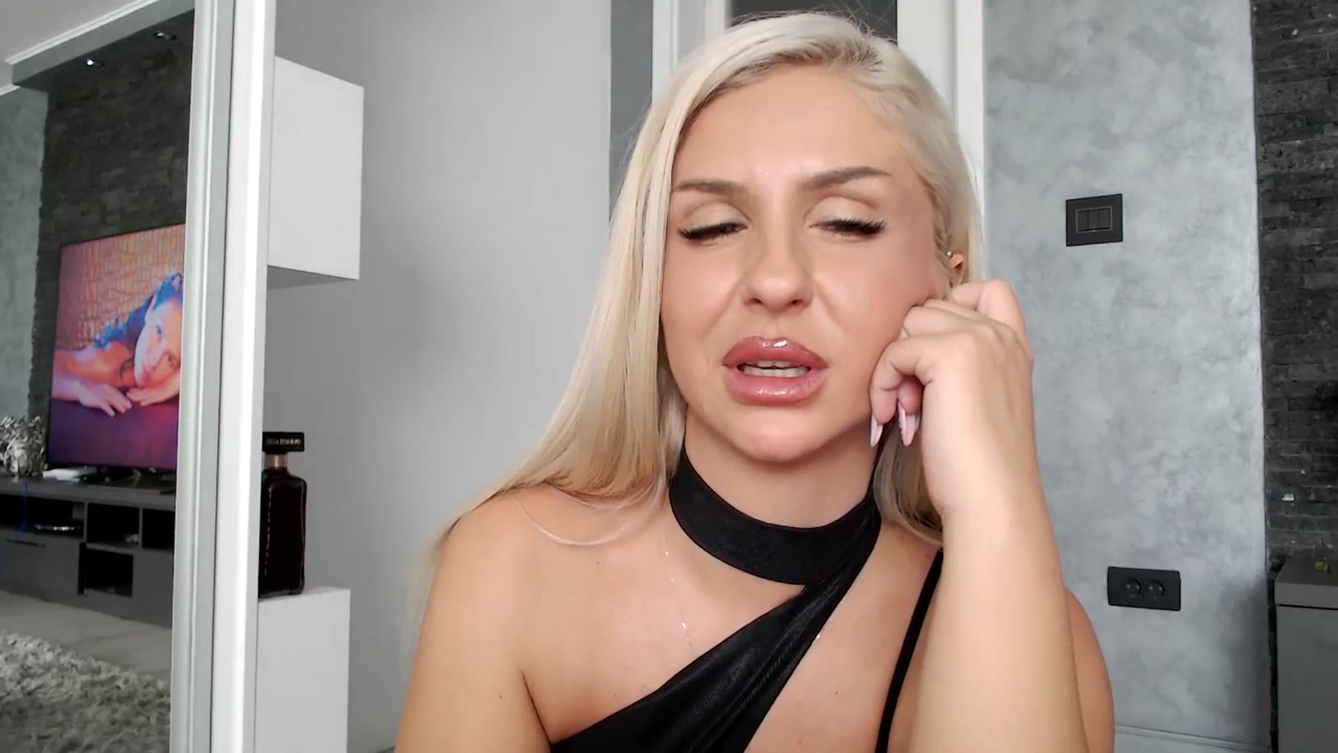 Gallery image thumbnail from QueenBA's myfreecams stream on, 10/28/2025, 10:46 image 15 of 20