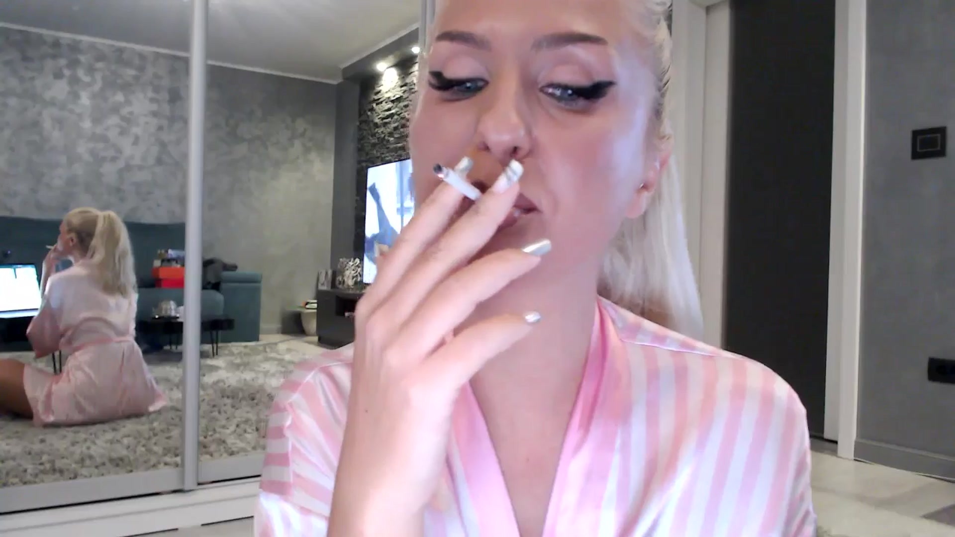 Gallery image thumbnail from QueenBA's myfreecams stream on, 12/12/2025, 04:24 image 16 of 20