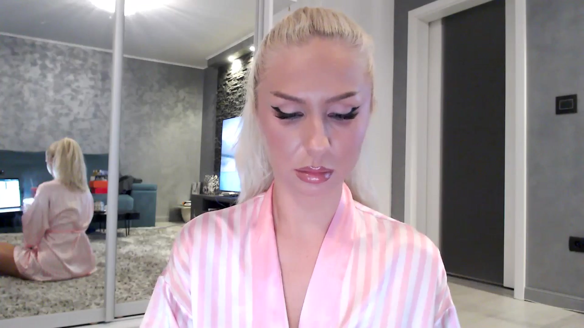Gallery image thumbnail from QueenBA's myfreecams stream on, 12/12/2025, 04:24 image 2 of 20