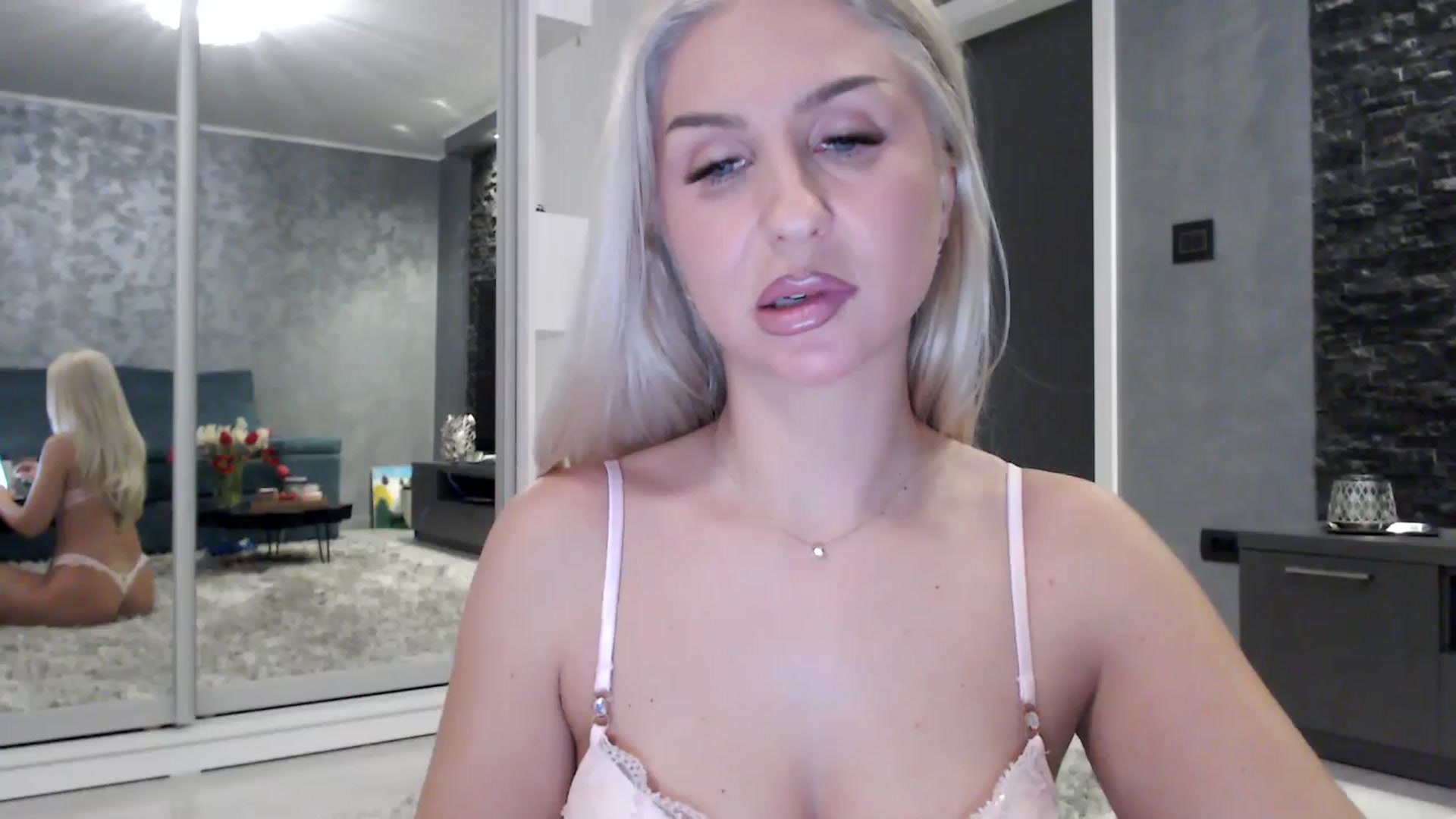 Gallery image thumbnail from QueenBA's myfreecams stream on, 04/19/2026, 19:48 image 19 of 20