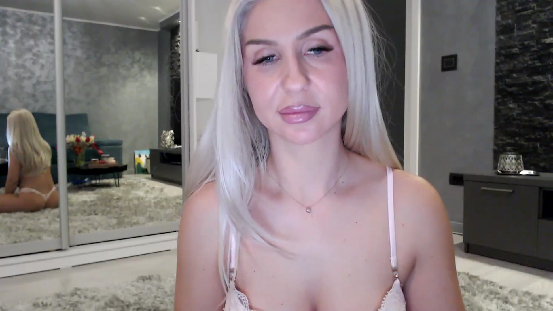 Gallery image thumbnail from QueenBA's myfreecams stream on, 04/19/2026, 21:46 image 4 of 20