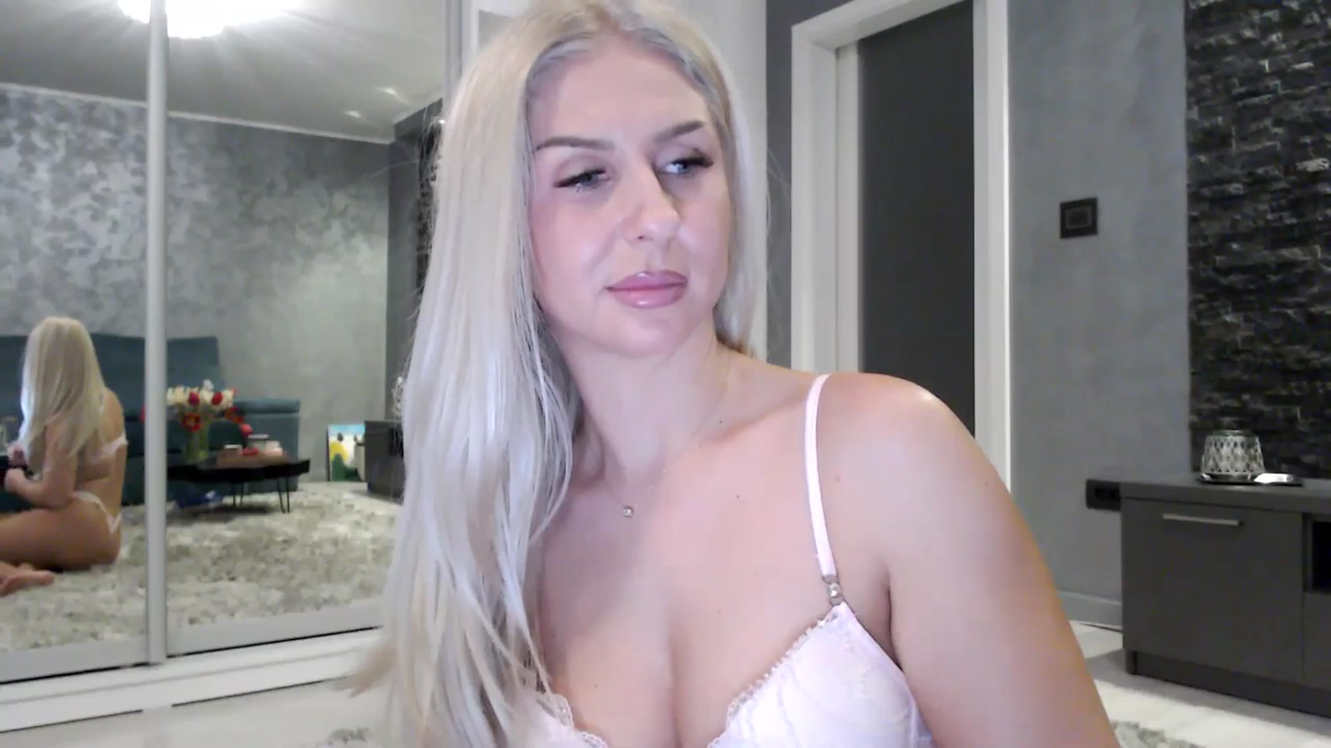 Gallery image thumbnail from QueenBA's myfreecams stream on, 04/19/2026, 21:46 image 12 of 20