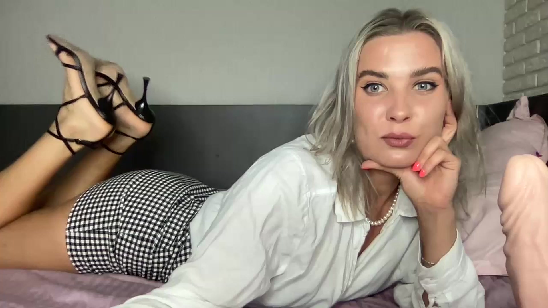Gallery image thumbnail from QueenBlonde69's myfreecams stream on, 07/11/2023, 18:31 image 17 of 20