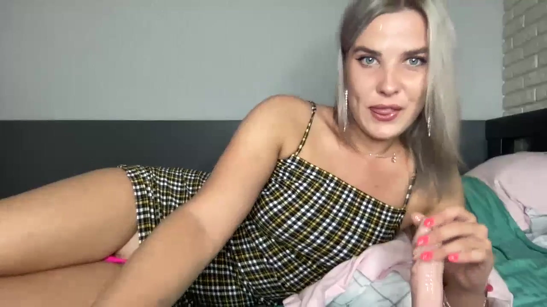 Gallery image thumbnail from QueenBlonde69's myfreecams stream on, 07/19/2023, 17:43 image 10 of 20