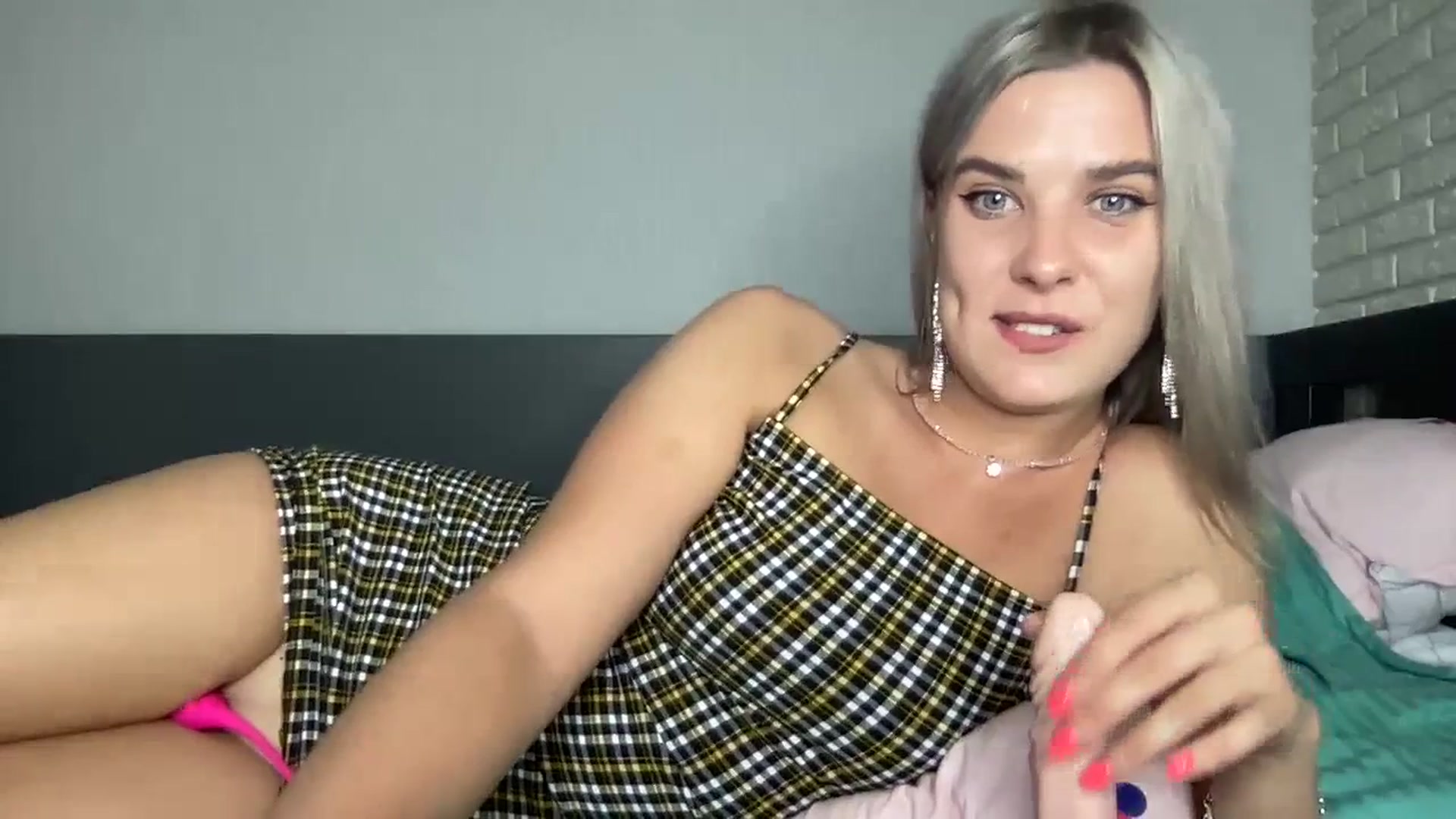 Gallery image thumbnail from QueenBlonde69's myfreecams stream on, 07/19/2023, 17:43 image 19 of 20
