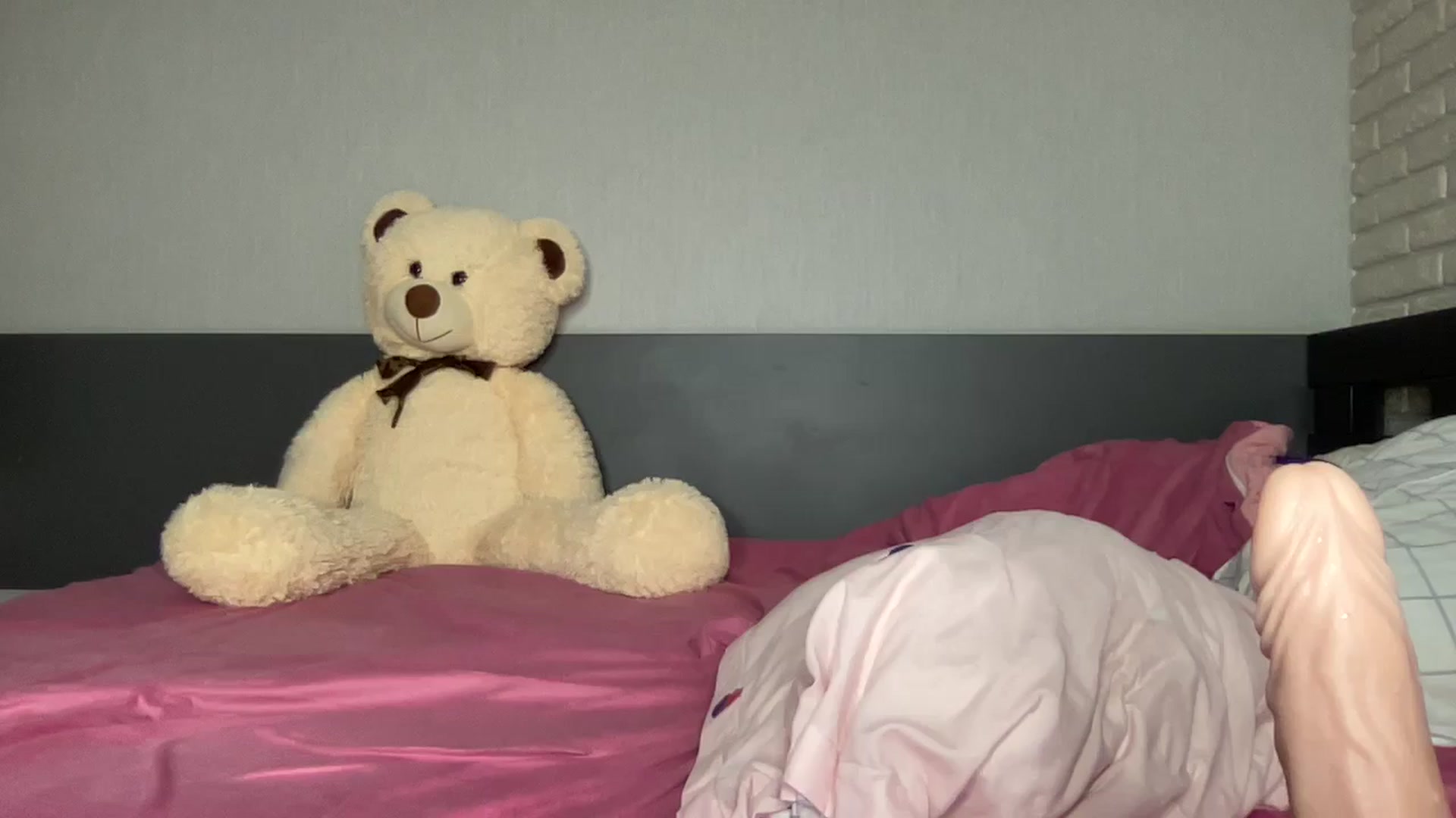 Gallery image thumbnail from QueenBlonde69's myfreecams stream on, 11/18/2024, 22:32 image 16 of 20