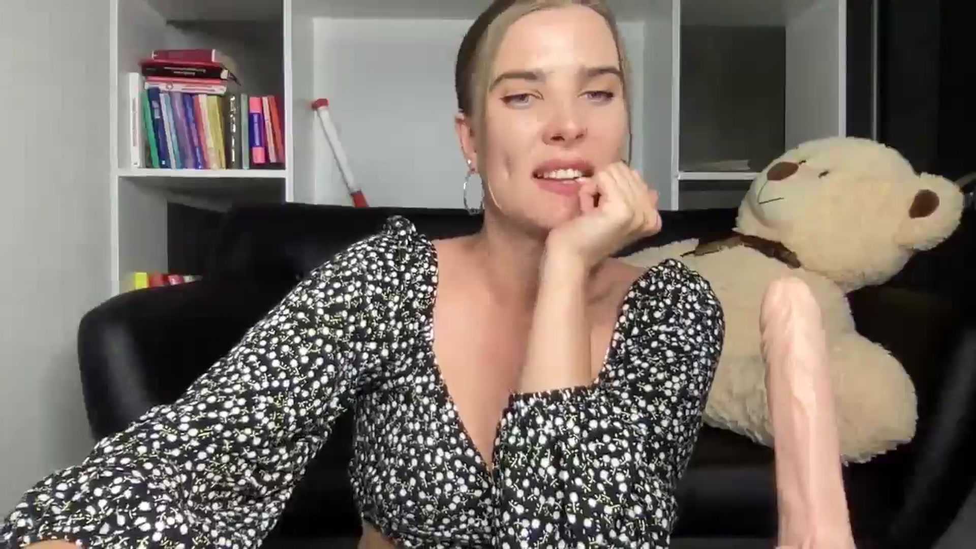 Gallery image thumbnail from QueenBlonde69's myfreecams stream on, 05/10/2025, 17:24 image 18 of 20